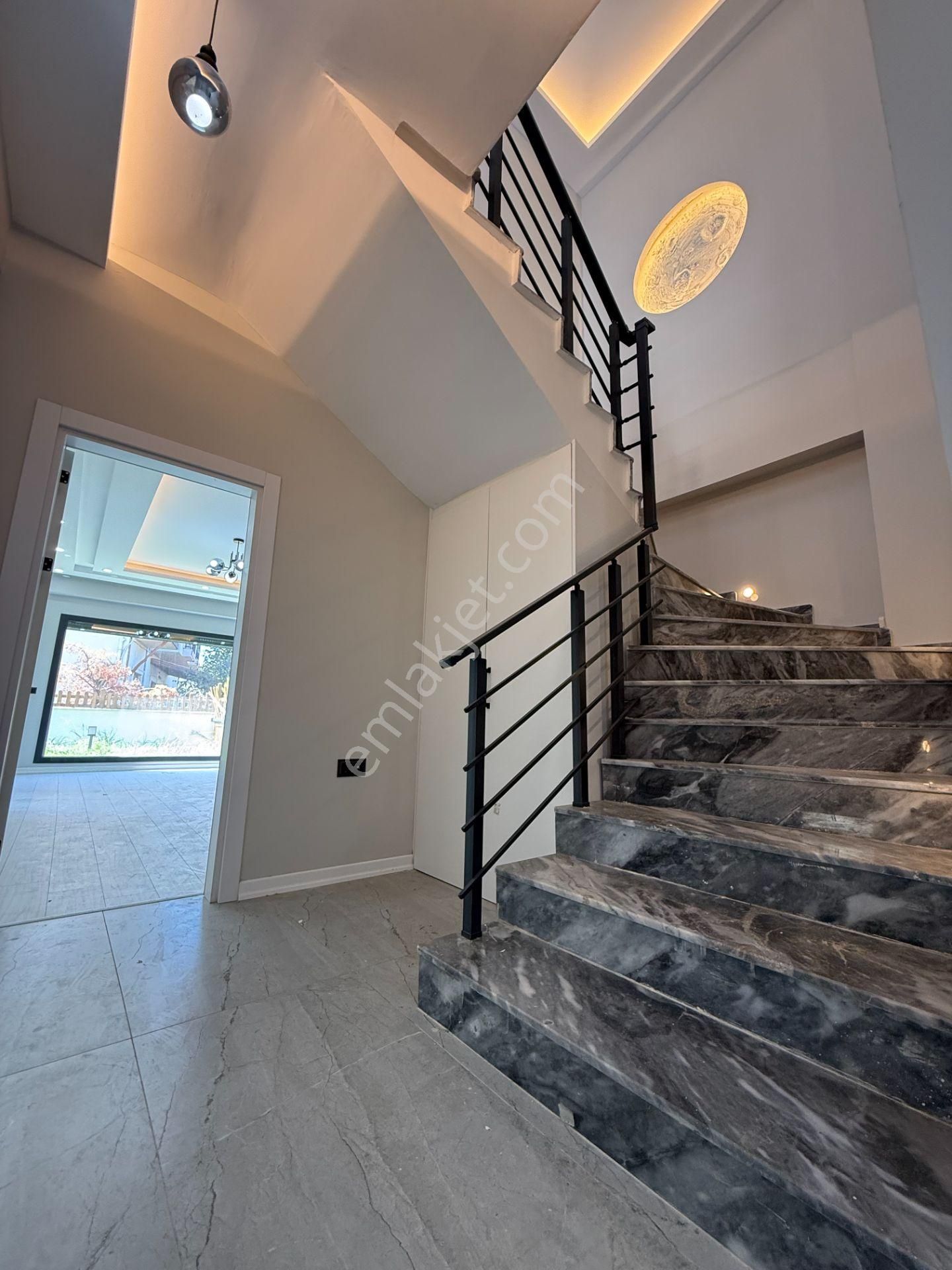 Modern Ve Şık Yapısıyla Havuzlu Doğayla İç İçe Satılık 4+1 Villa - Görsel 27