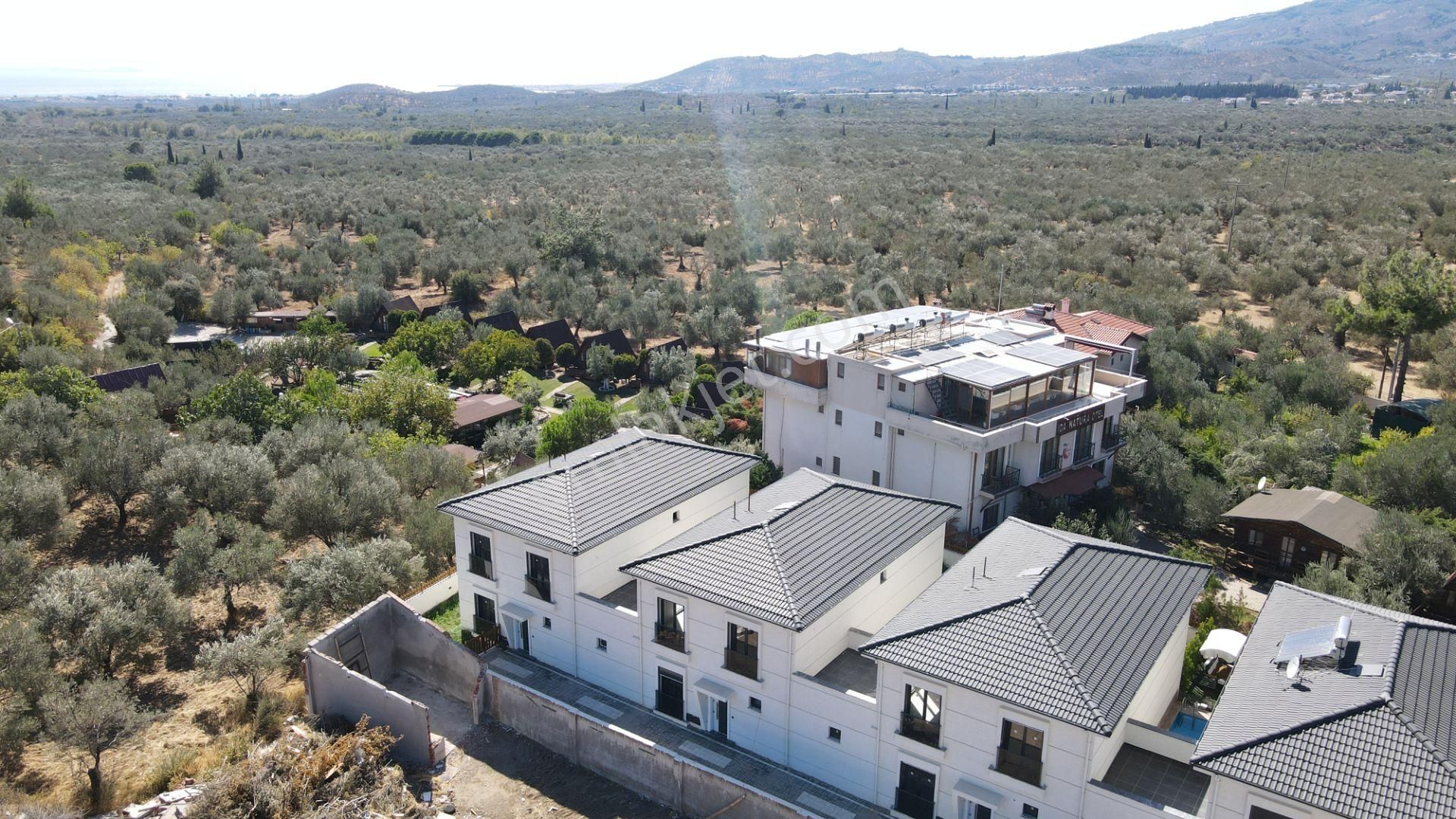 Modern Ve Şık Yapısıyla Havuzlu Doğayla İç İçe Satılık 4+1 Villa - Görsel 3