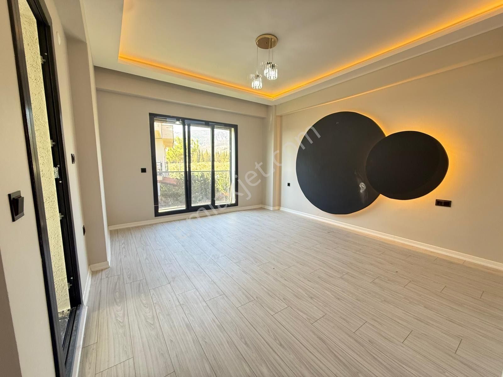 Modern Ve Şık Yapısıyla Havuzlu Doğayla İç İçe Satılık 4+1 Villa - Görsel 9