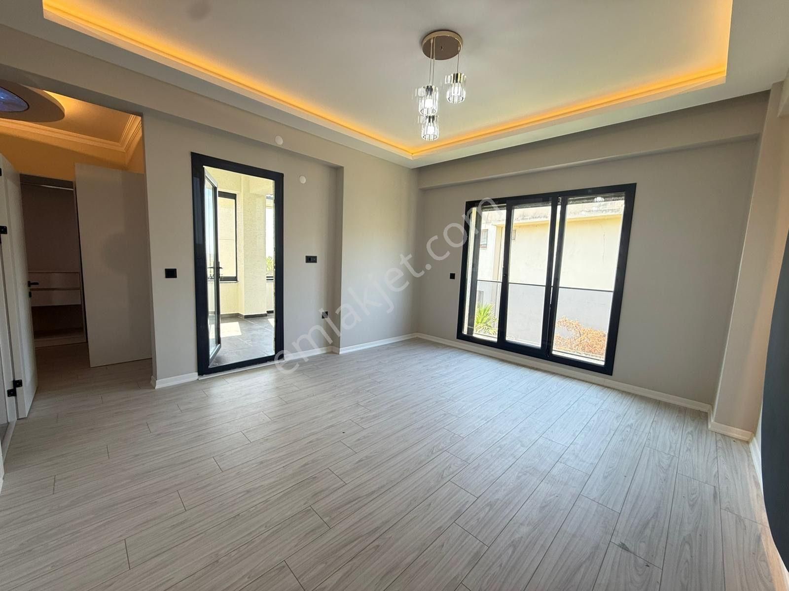 Modern Ve Şık Yapısıyla Havuzlu Doğayla İç İçe Satılık 4+1 Villa - Görsel 34