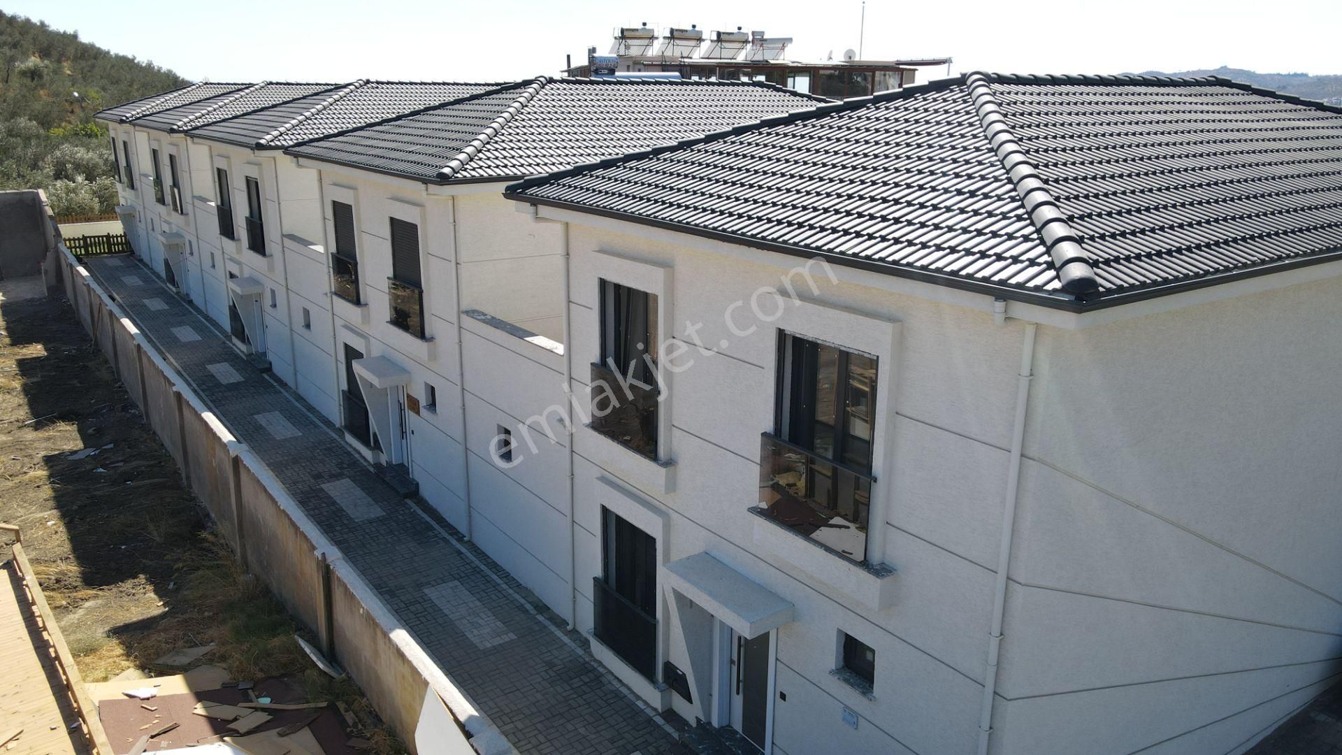 Modern Ve Şık Yapısıyla Havuzlu Doğayla İç İçe Satılık 4+1 Villa - Görsel 31