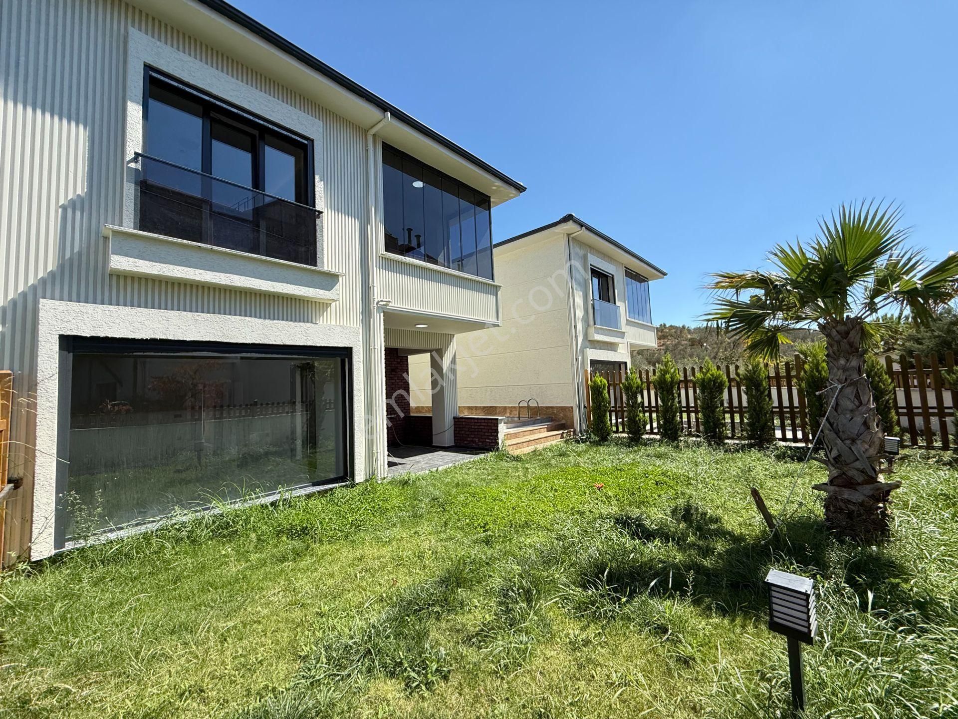 Modern Ve Şık Yapısıyla Havuzlu Doğayla İç İçe Satılık 4+1 Villa - Görsel 8