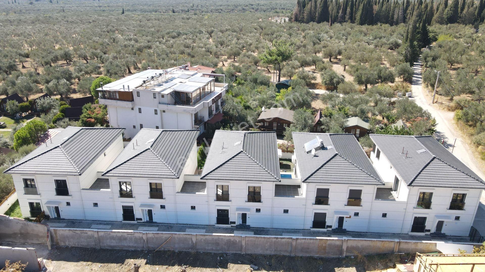 Modern Ve Şık Yapısıyla Havuzlu Doğayla İç İçe Satılık 4+1 Villa - Görsel 23