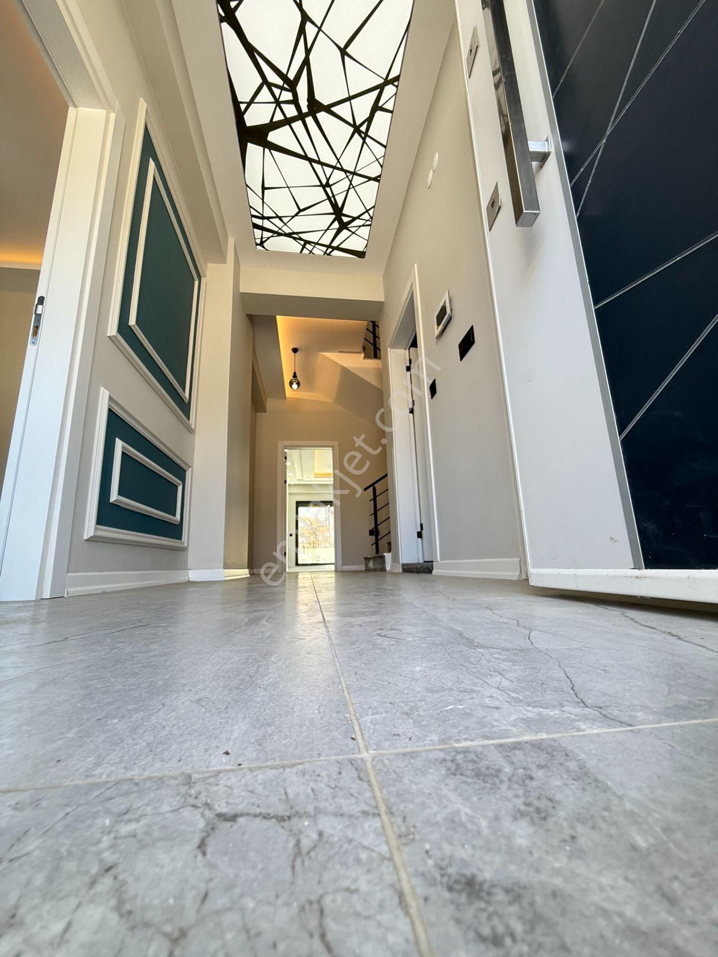 Modern Ve Şık Yapısıyla Havuzlu Doğayla İç İçe Satılık 4+1 Villa - Görsel 32