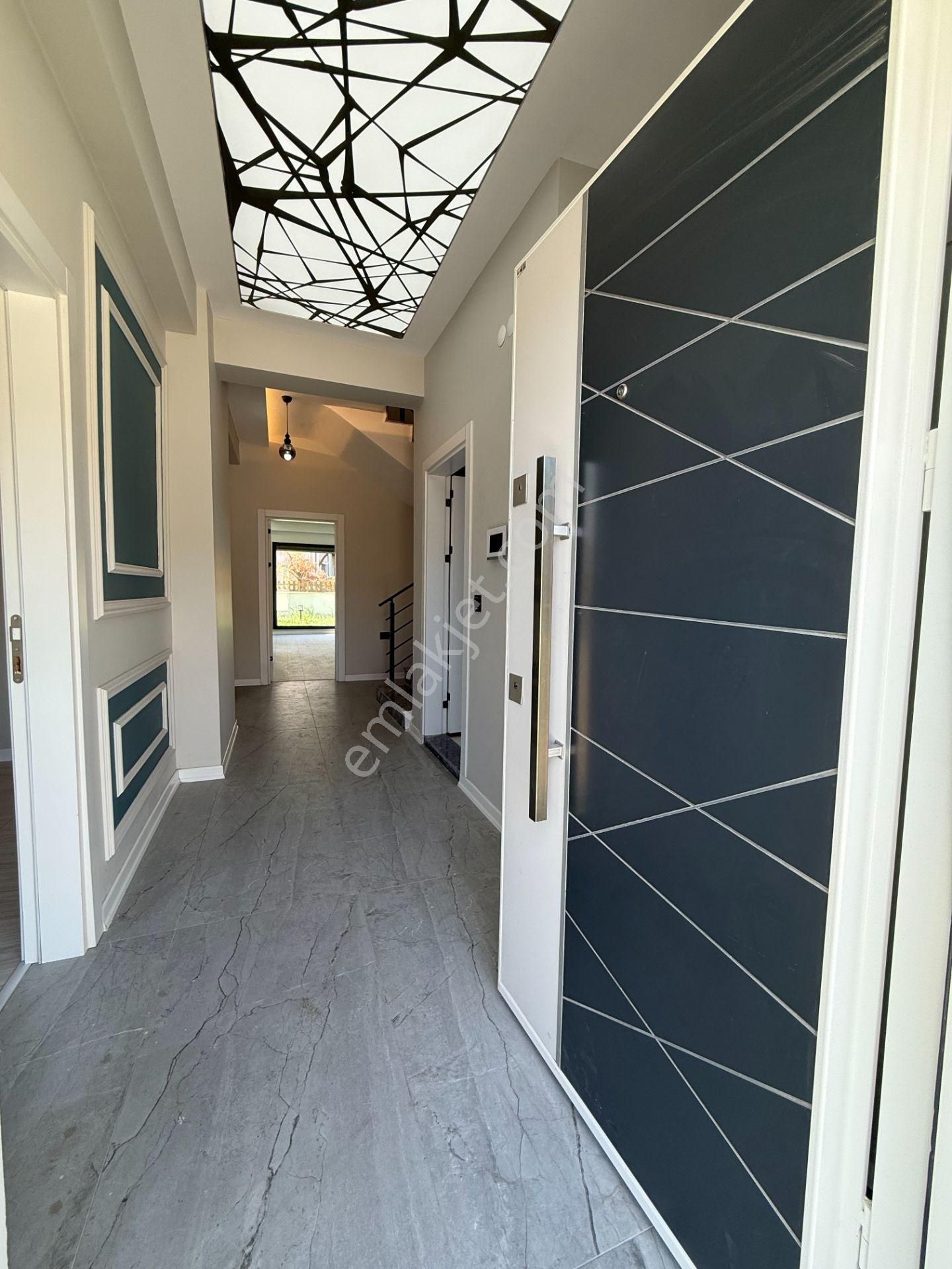 Modern Ve Şık Yapısıyla Havuzlu Doğayla İç İçe Satılık 4+1 Villa - Görsel 22