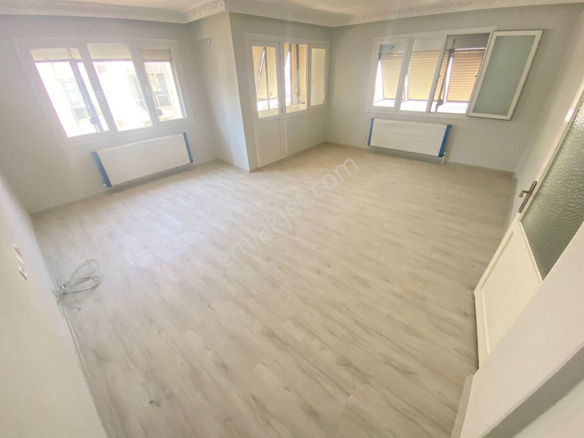 Buca Efeler Mah.de Şirinyer Merkez Yakını 3+1 125m2 Dgazlı Ayrı Mutfak Arakat Kiralık Daire