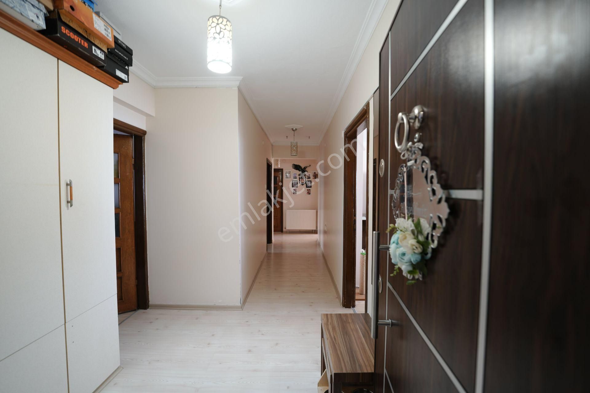 C21 Cius; Akkanlar Sitesi'nde Deniz Manzaralı 3+1 Ara Kat Daire - Görsel 2