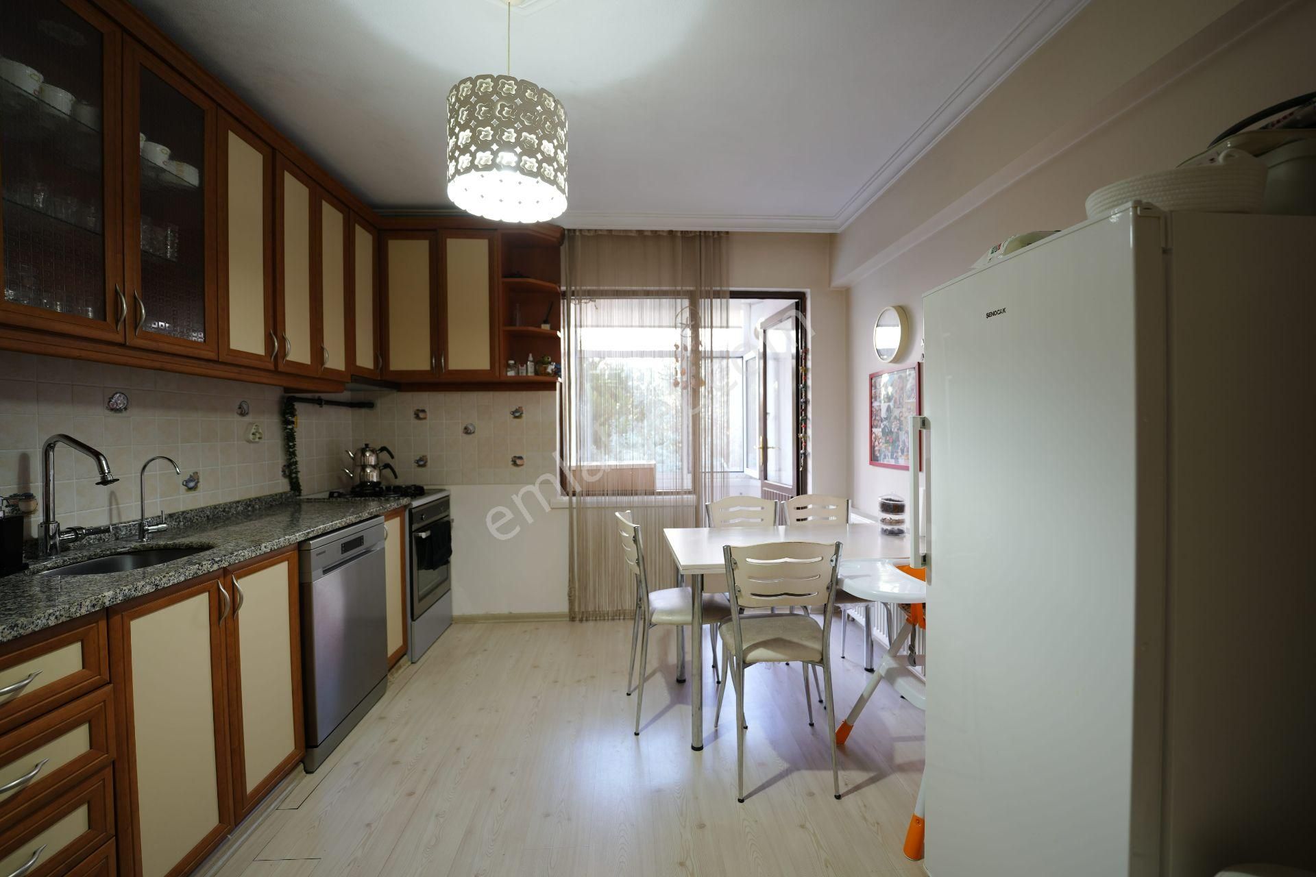 C21 Cius; Akkanlar Sitesi'nde Deniz Manzaralı 3+1 Ara Kat Daire - Görsel 8