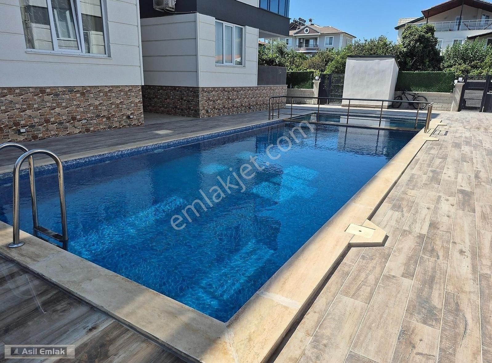 Dalaman Hürriyet Mah.de Satlık Havuzlu Arakat Daire