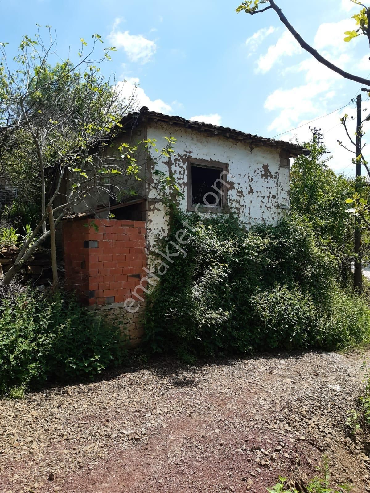 Satılık Çanakkale Biga Bezirgan Havlulu Kargir Ev