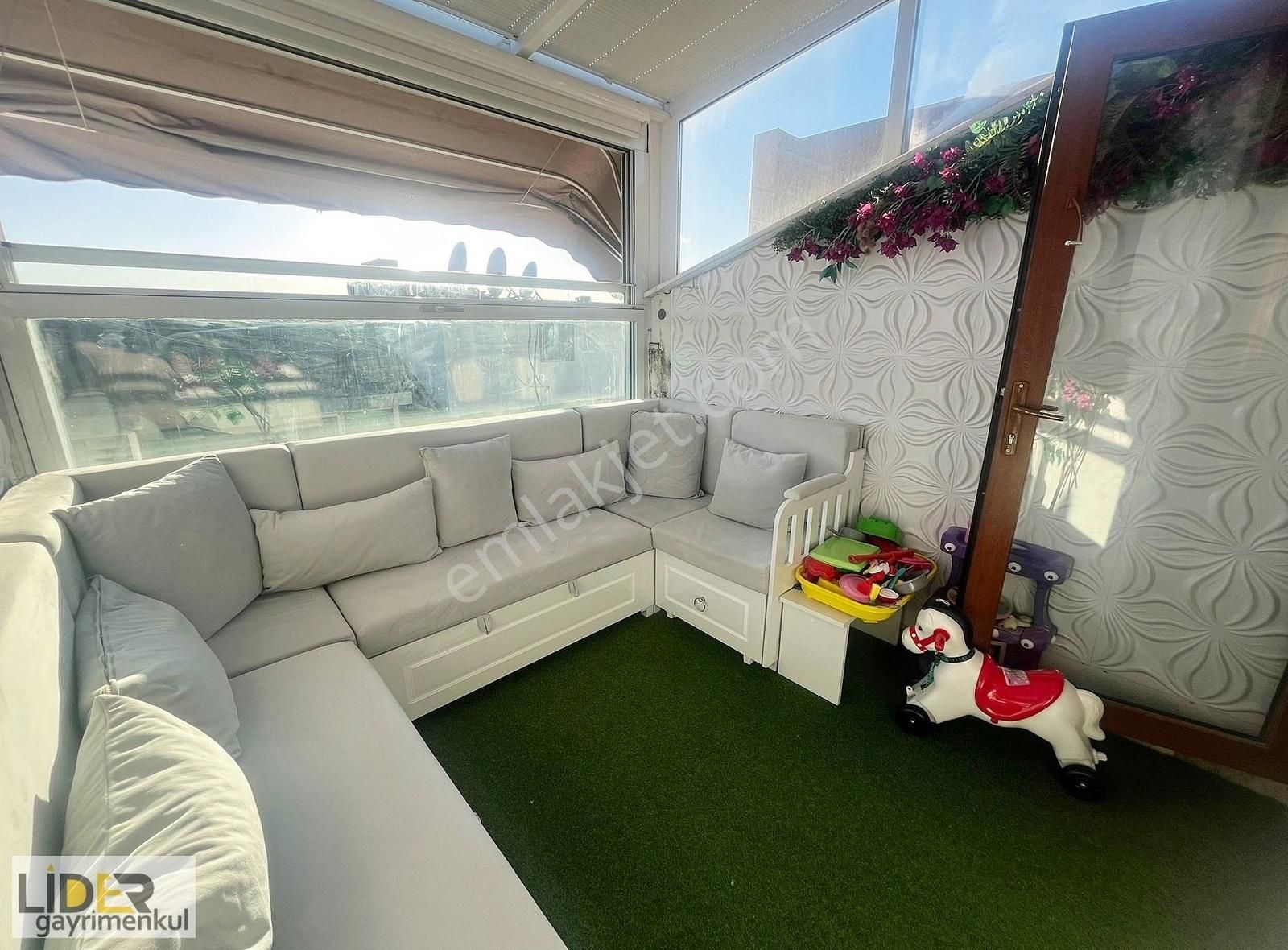 Lider'den Marmaraya Yakın 8 Yıllık Lüks Geniş Teraslı 2+1 Dublex