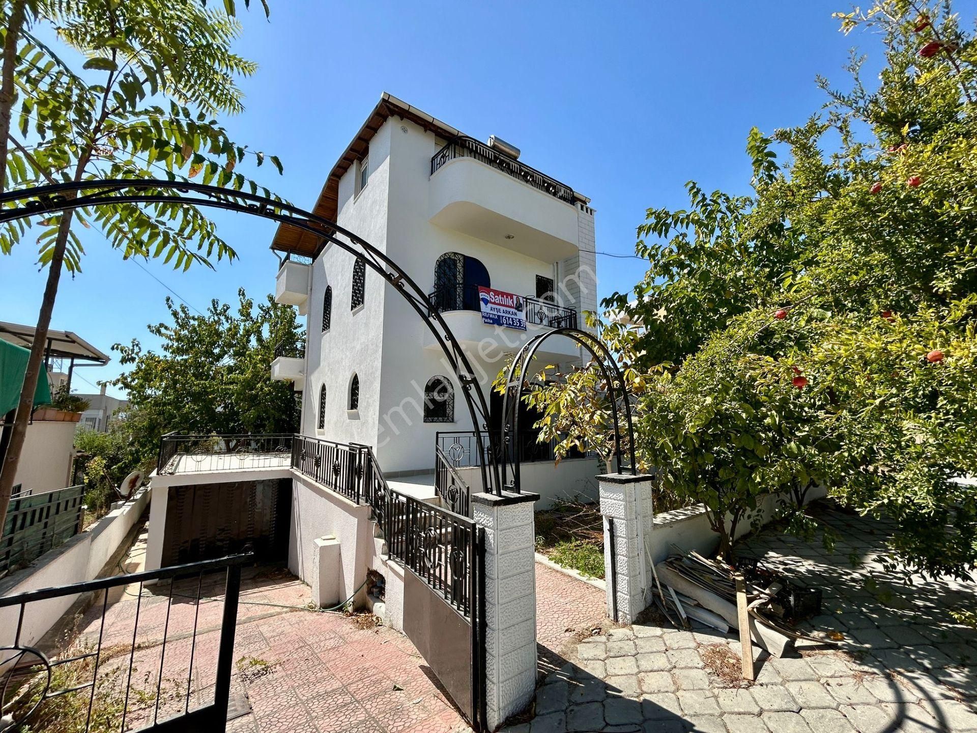 Kuşadası Yavansu'da Müstakil Denize Yakın 4+1 Satılık Villa