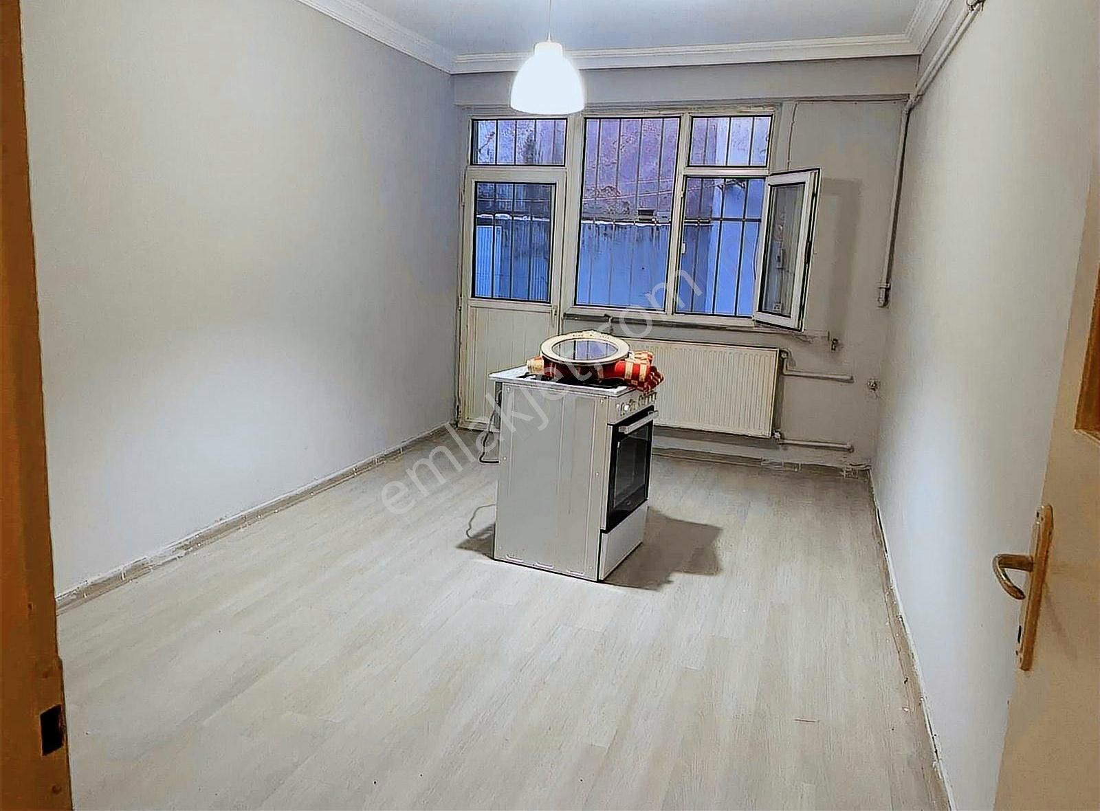 Diyar Gayrimenkul 1+1 Satılık Daire Kasap Hurşit Sokakta - Görsel 10