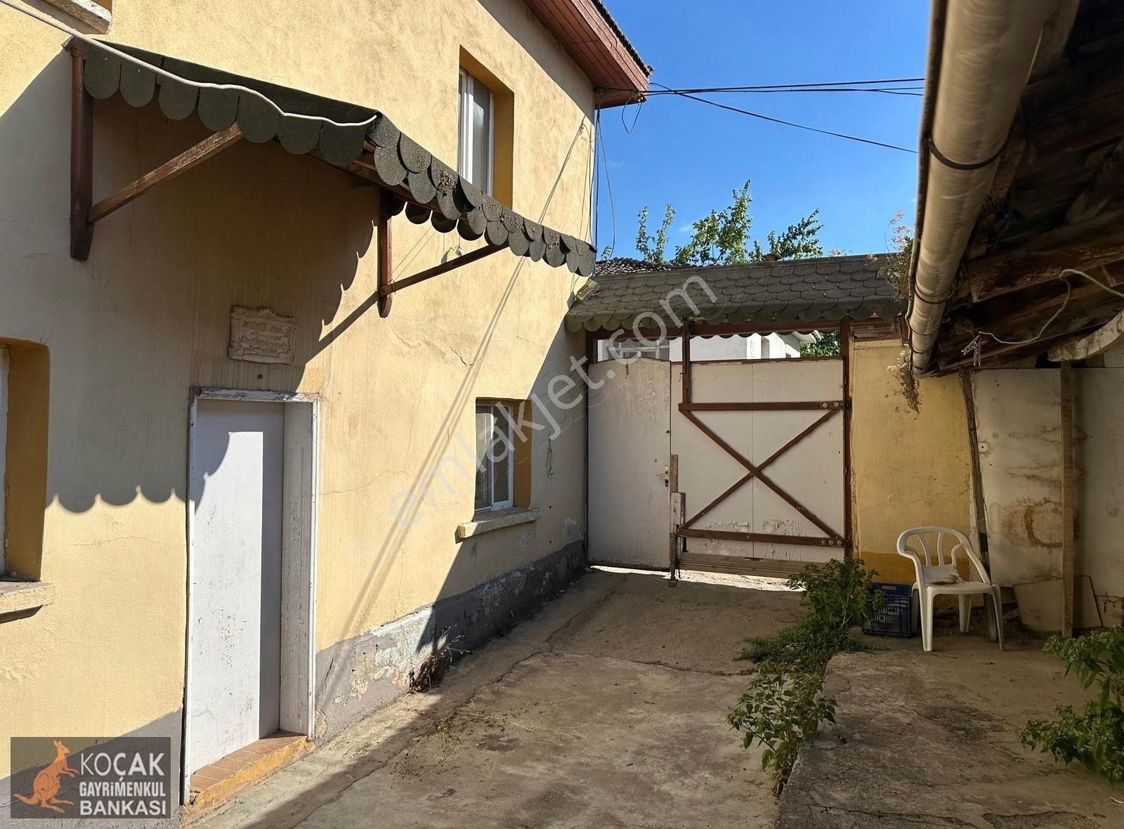 İznik Merkezde 1812m2 Arsalı Müstakil Bahçeli 2 Katlı Satılık Ev - Görsel 15