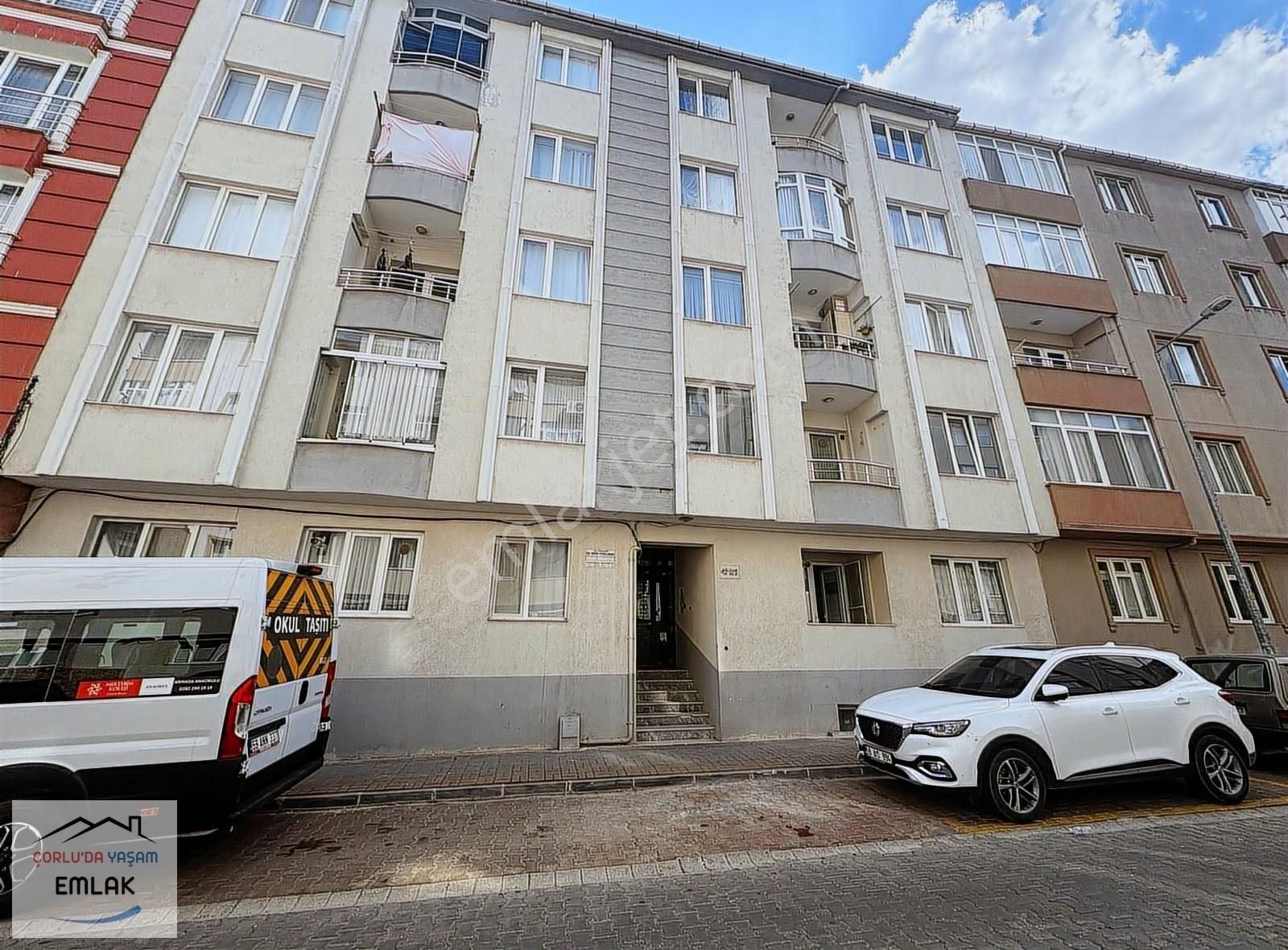 Ters Dubleks 4+1 Güvenç Taksiye Yürüme Mesafesinde!