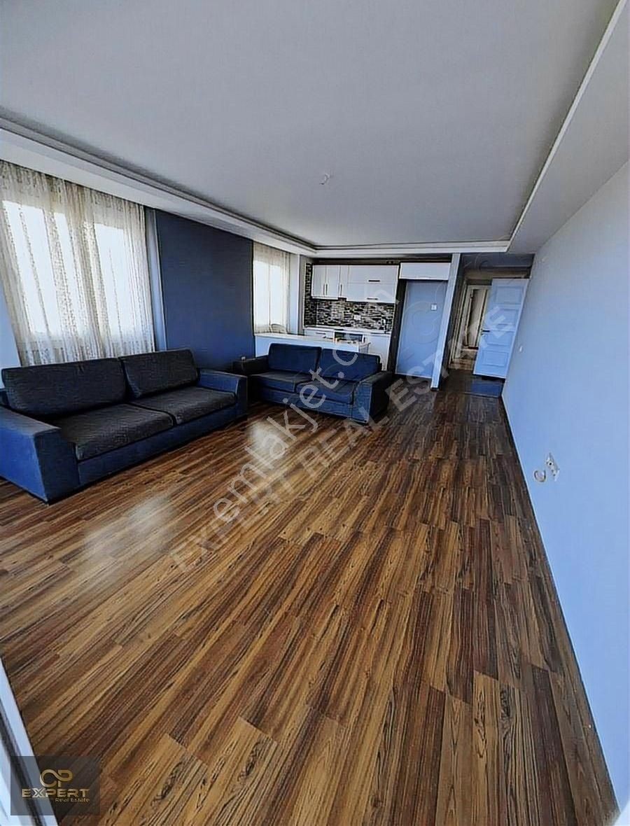 Kuşadası Merkezde Havuzlu Sitede Satılık Arakat Daire