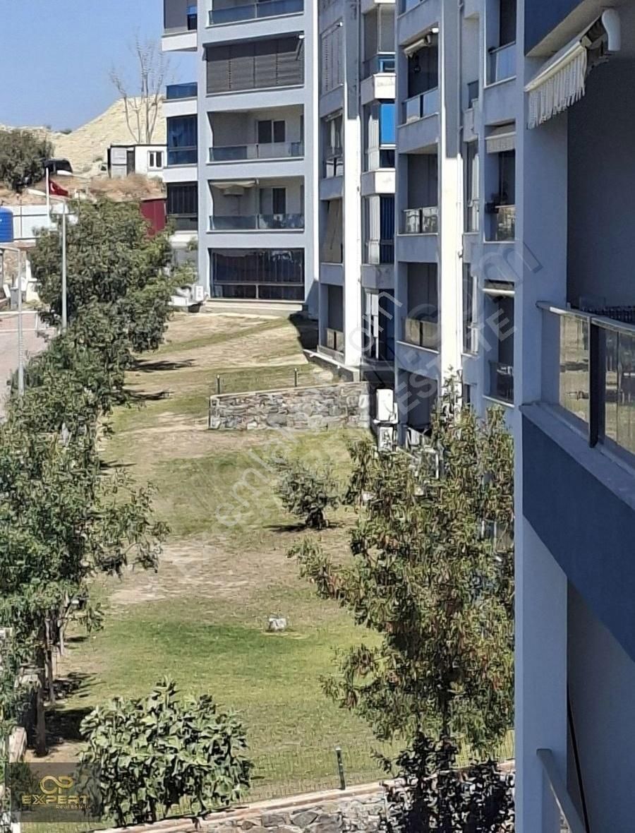 Kuşadası Merkezde Havuzlu Sitede Satılık Arakat Daire - Görsel 20