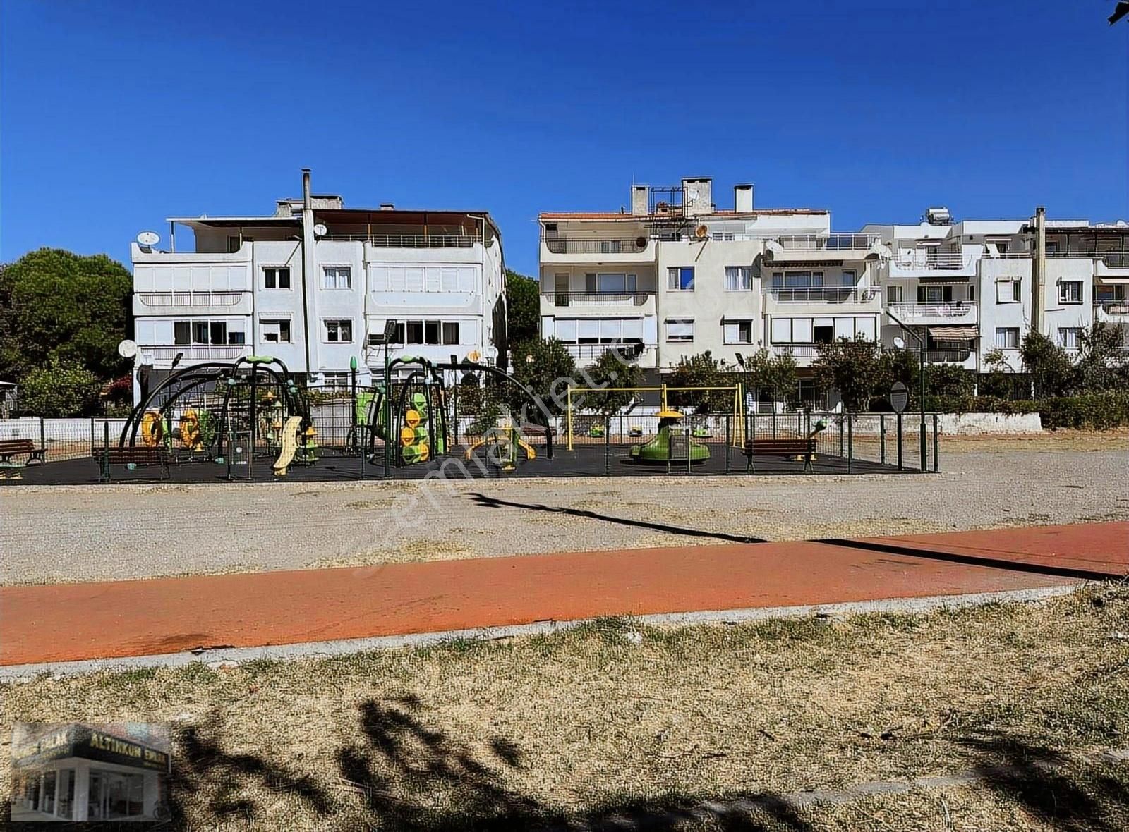 Altınkum Emlak'tan Plaja 300m 1+0 Satılık Yazlık