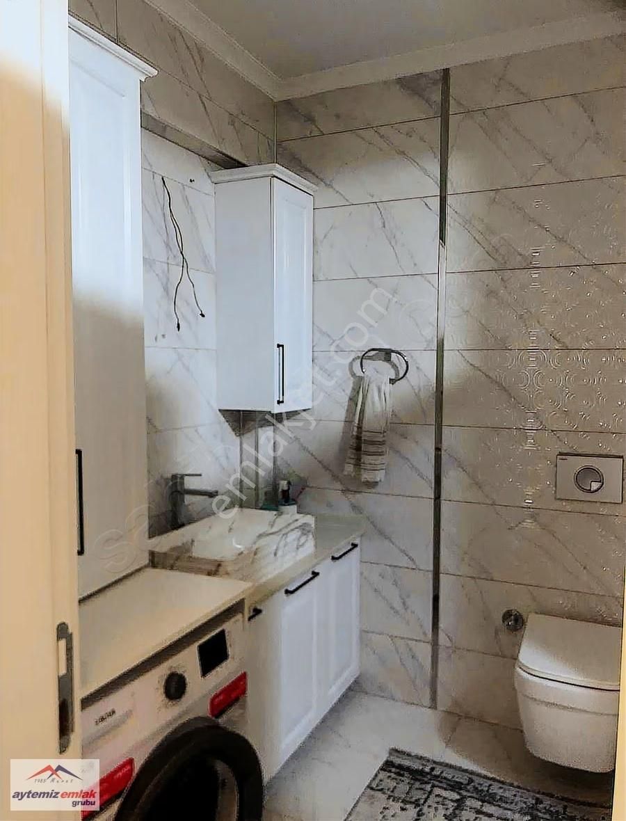 Sındırgı Merkezde Doğalgazlı 3+1 Bahçeli Satılık Ev