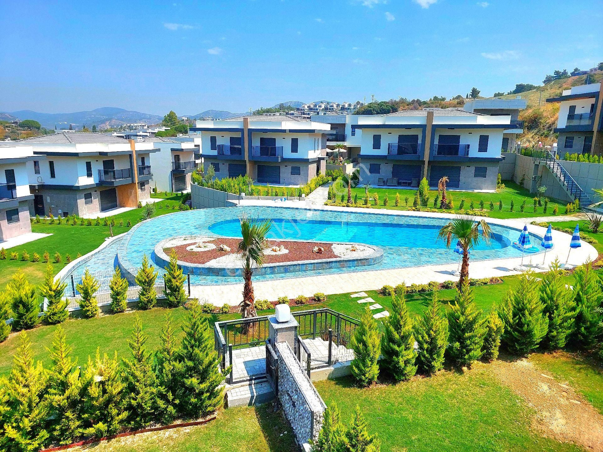 Kuşadasında Avm'lere Yakın Havuzlu Sitede Otoparklı-bahçeli Sıfır Villa - Görsel 31