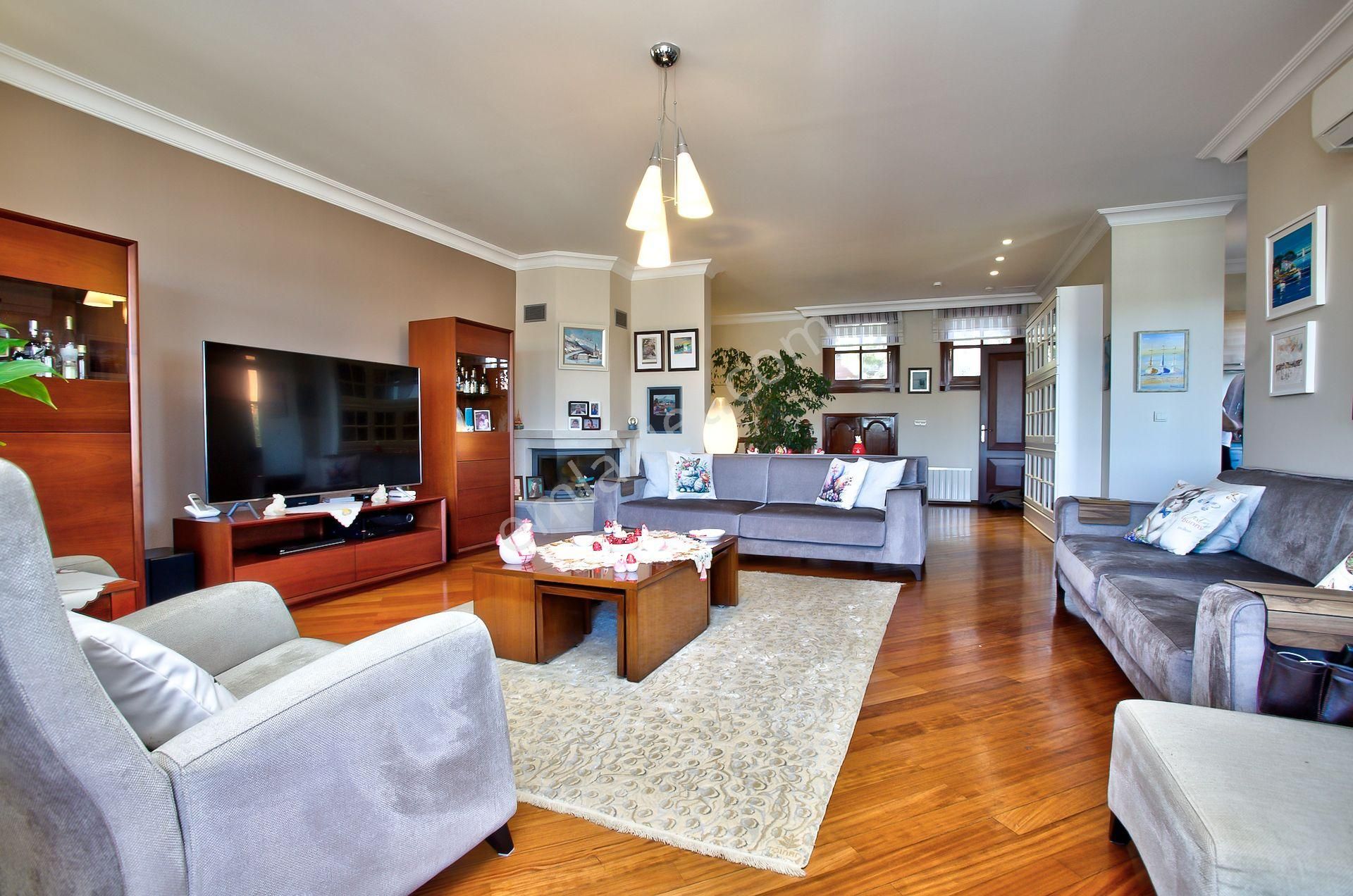 Emirgan'da Boğaz Manzaralı Müstakil Ev - Görsel 8