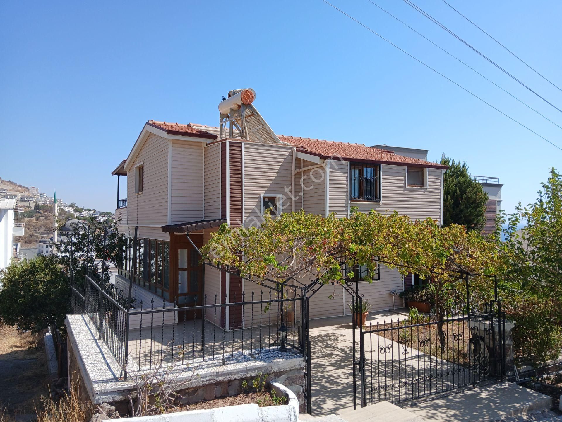 İzmir Dikili Çandarlı Satılık Deniz Manzaralı Tripleks Villa