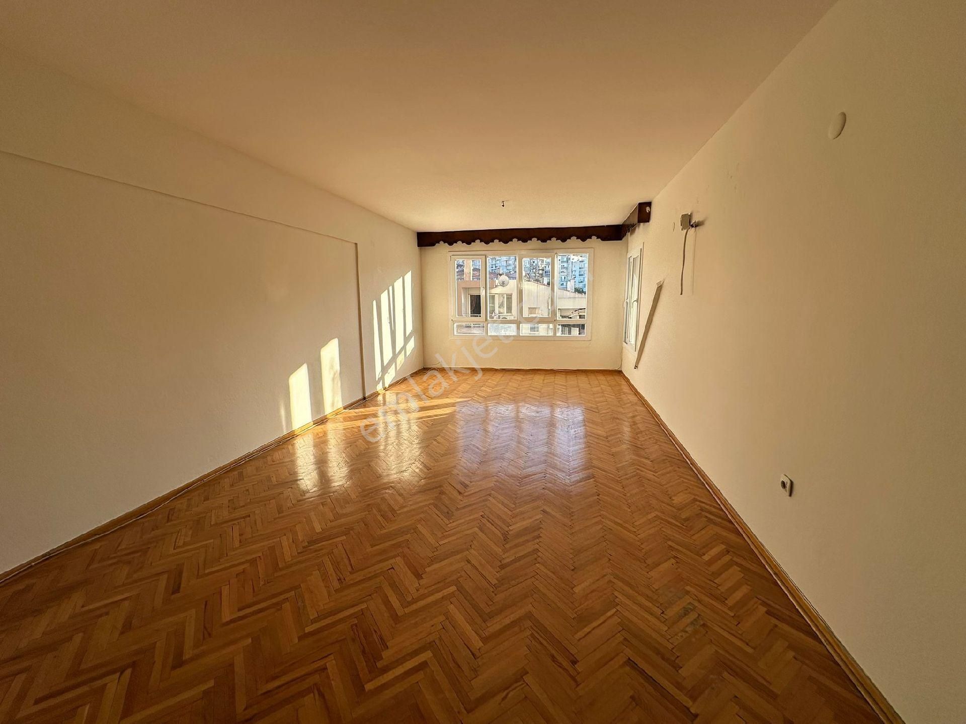 İnönü Caddesinde 3 - Görsel 16