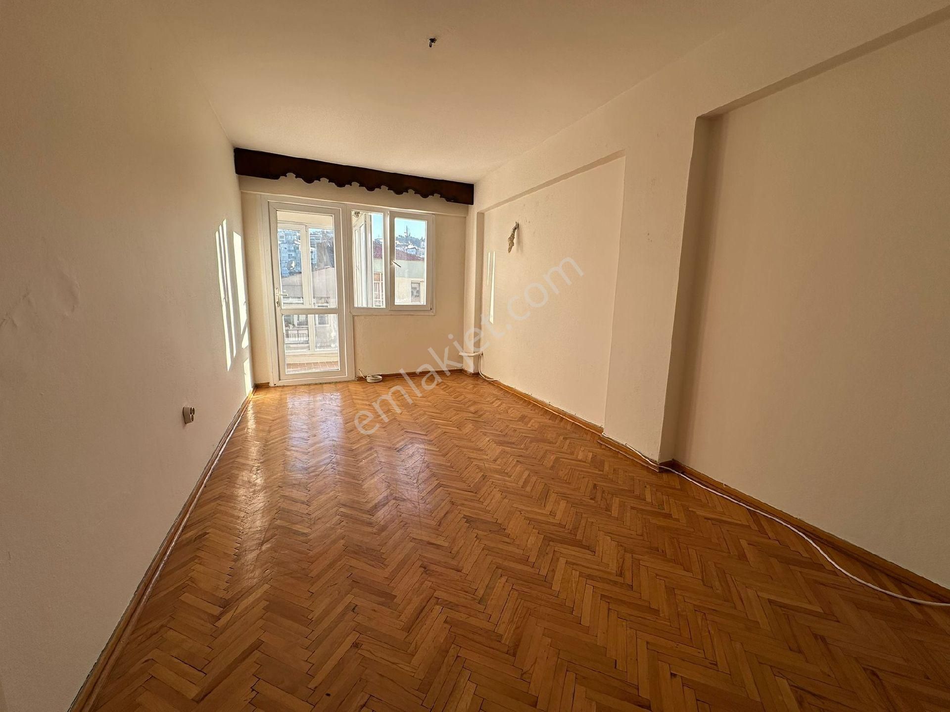 İnönü Caddesinde 3 - Görsel 2