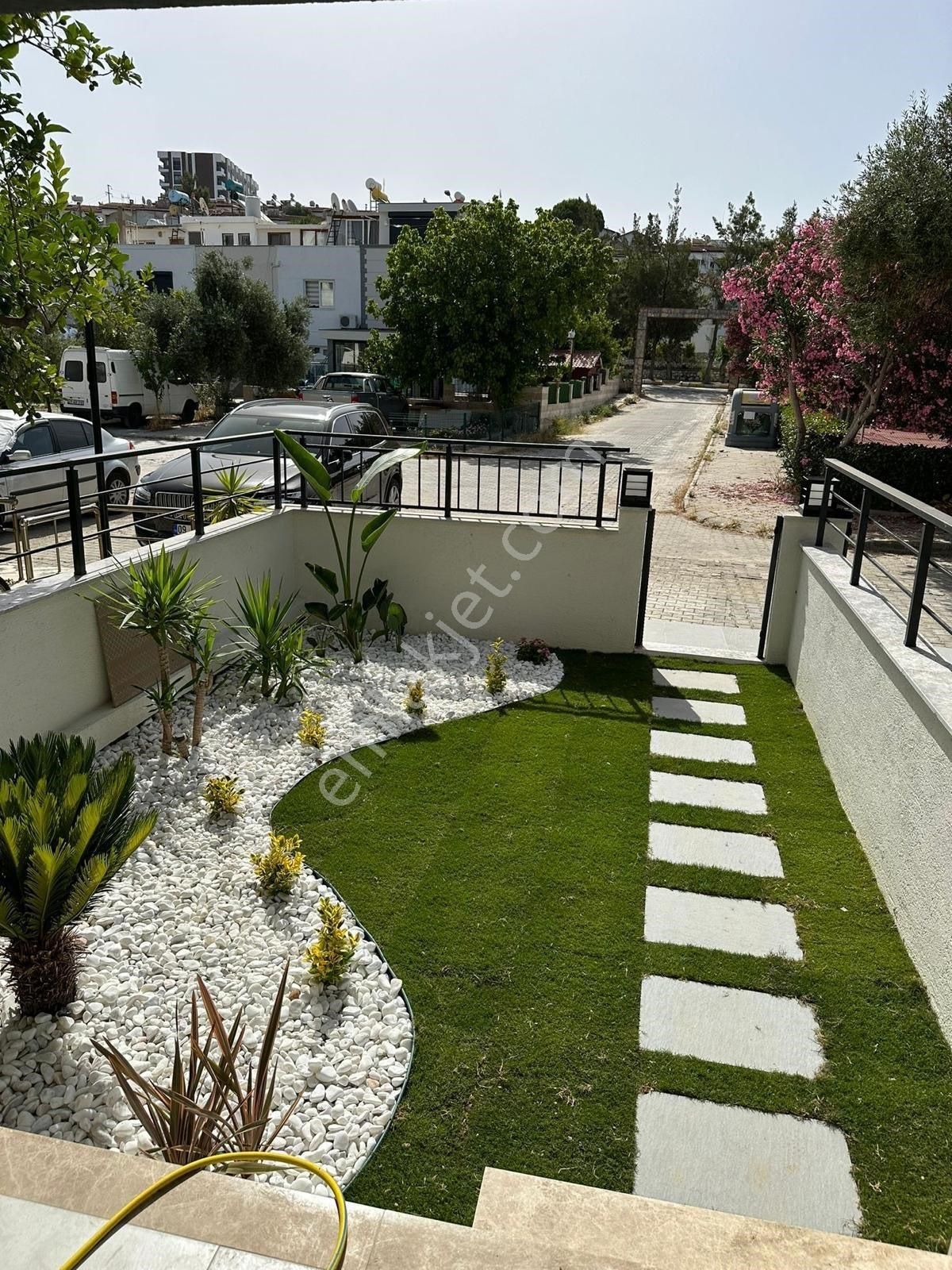 Kuşadası Kadınlar Denizine 150. Mt Mesafede 4+1 Tripleks Satılık Villa - Görsel 3