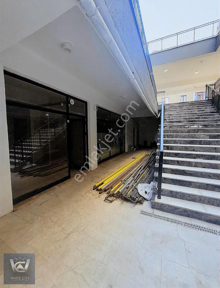 Zeytinburnu Telsiz Mah Toki Sitesinde Kiralık Dükan - Görsel 8