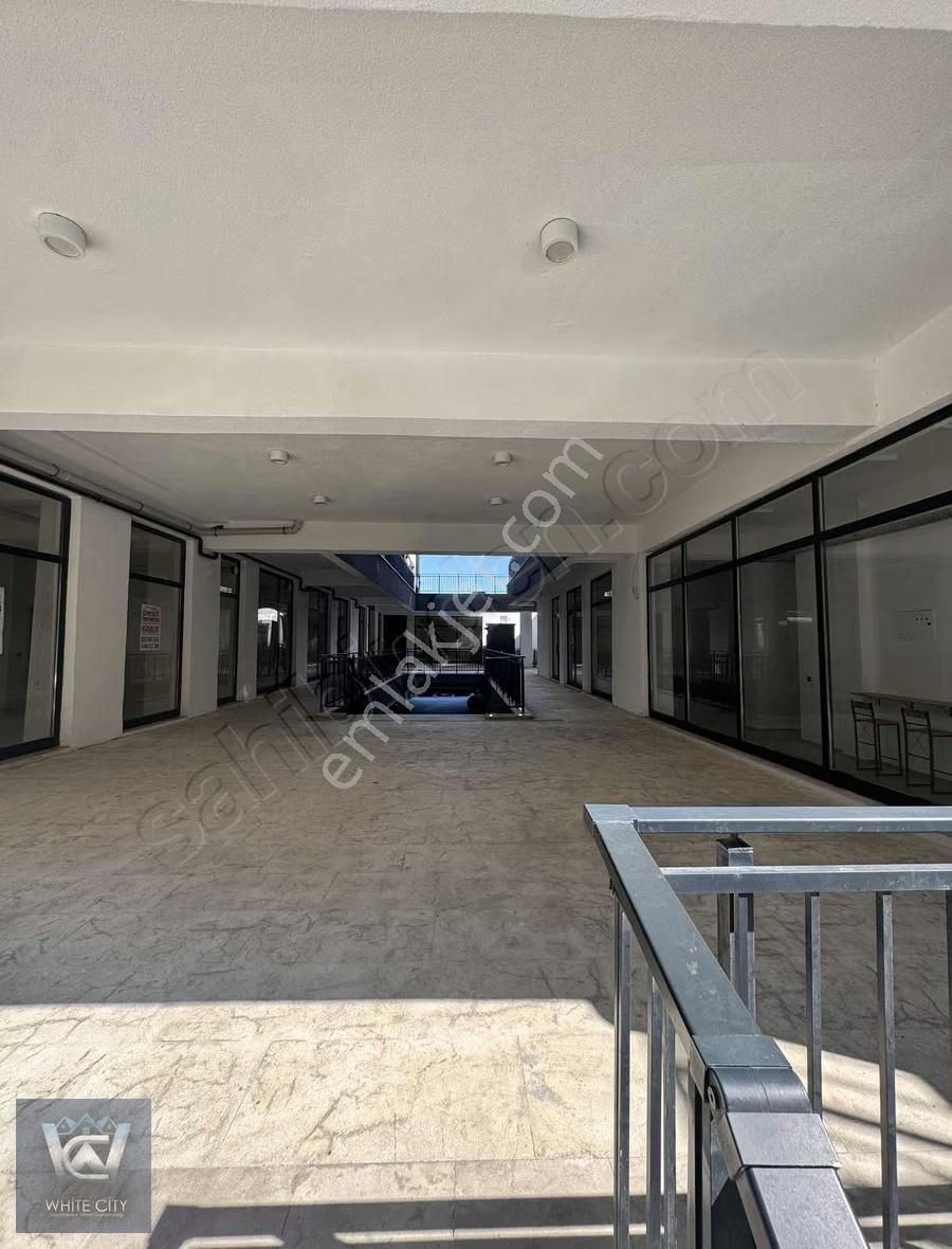 Zeytinburnu Telsiz Mah Toki Sitesinde Kiralık Dükan - Görsel 2