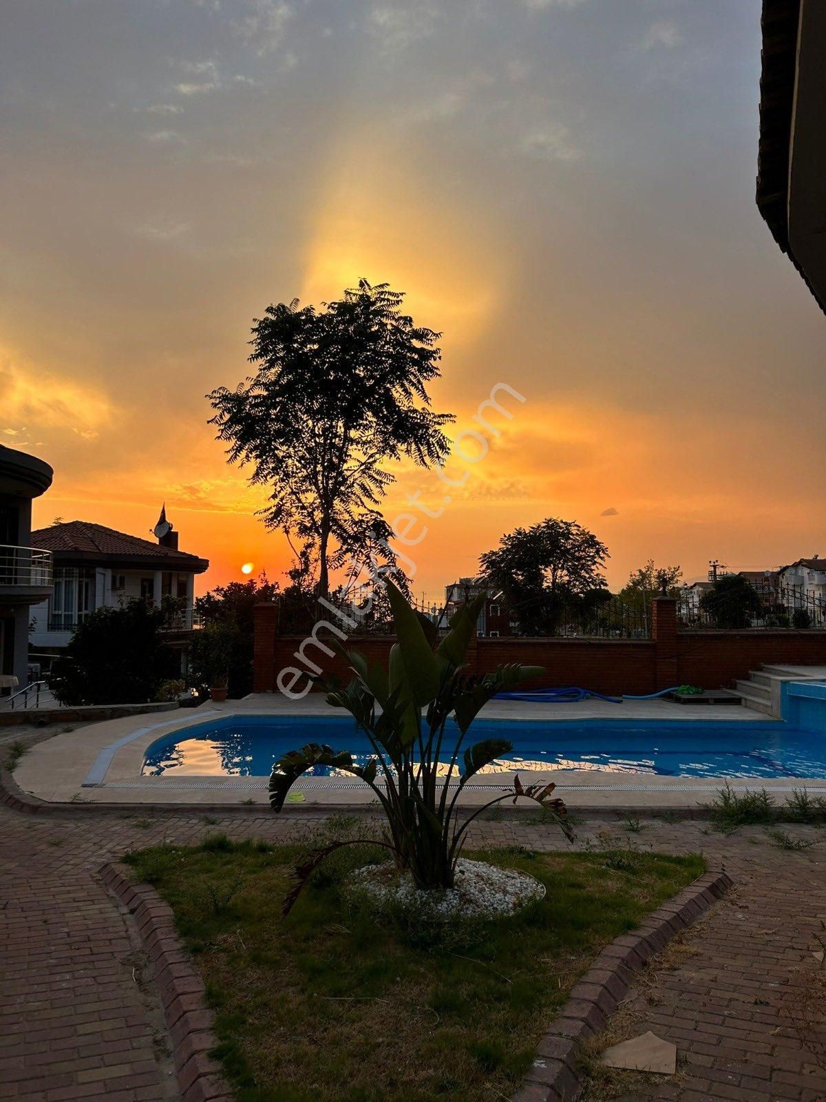 Kuşadası Kadınlar Denizinde Köşe Konum Müstakil 3+1 Villa - Görsel 4