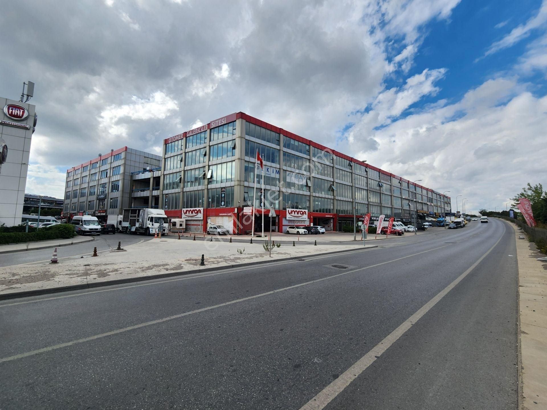 Sancaktepe Otomer Galericeler Sitesinde 7 Metre Cepheli Satılık Dükkan