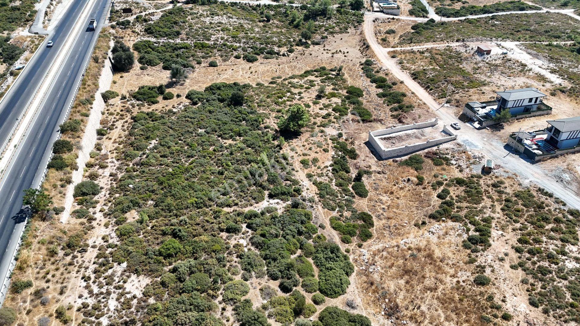 Didim Akyeniköyde Taş Duvarla Çevrili 321 M2 İmarlı Villa Arsası
