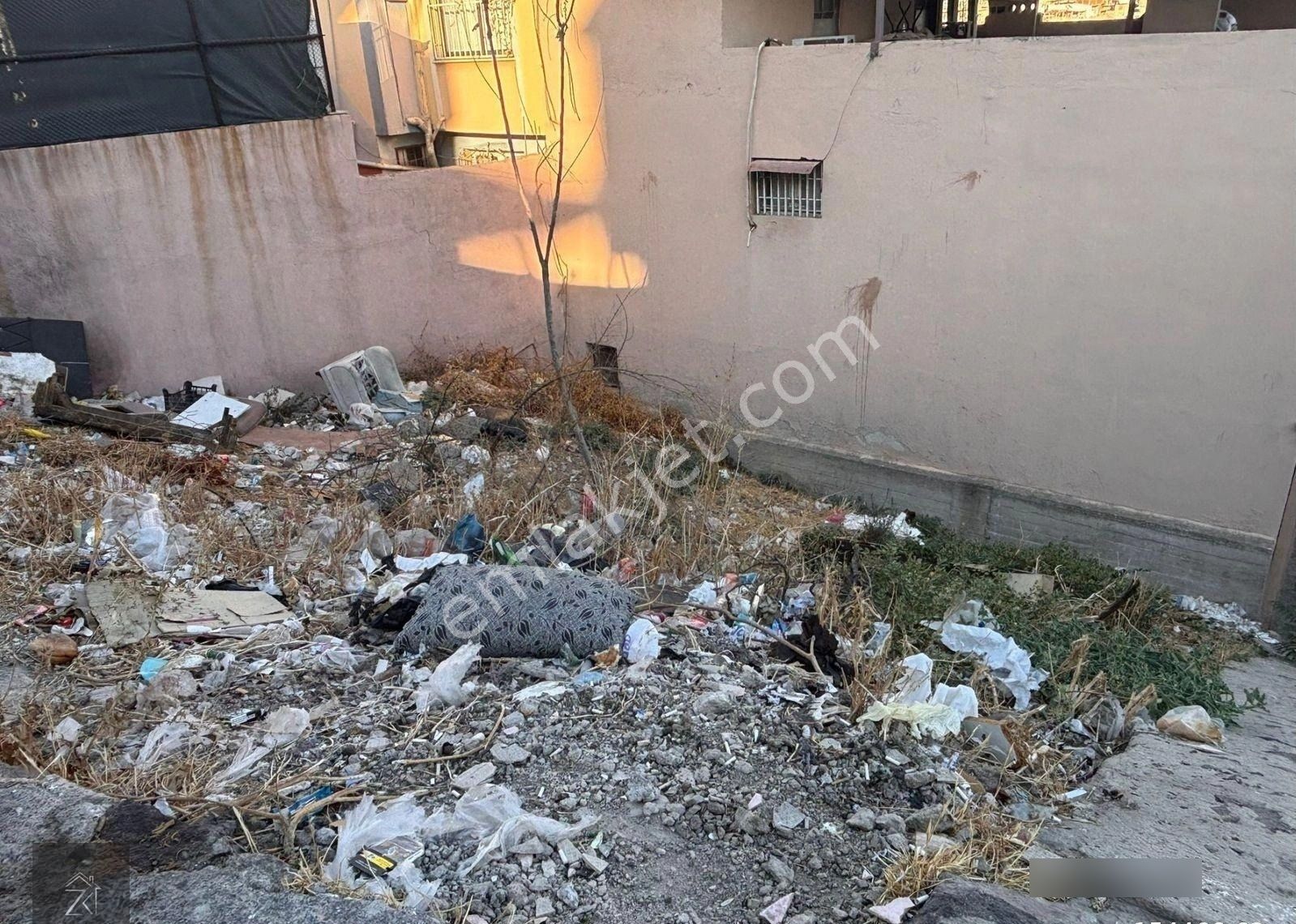 Konak Aziziyede 122 M2 Yatırımlık Satılık Köşe Arsa