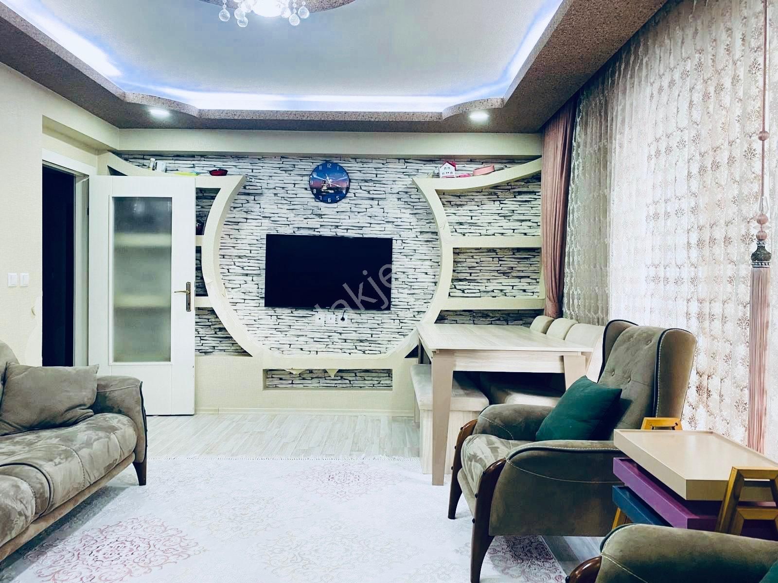 Beşikkaya'da Manzaralı Asansörlü Çift Girişli 4+1 Satılık Dubleks !! - Görsel 3