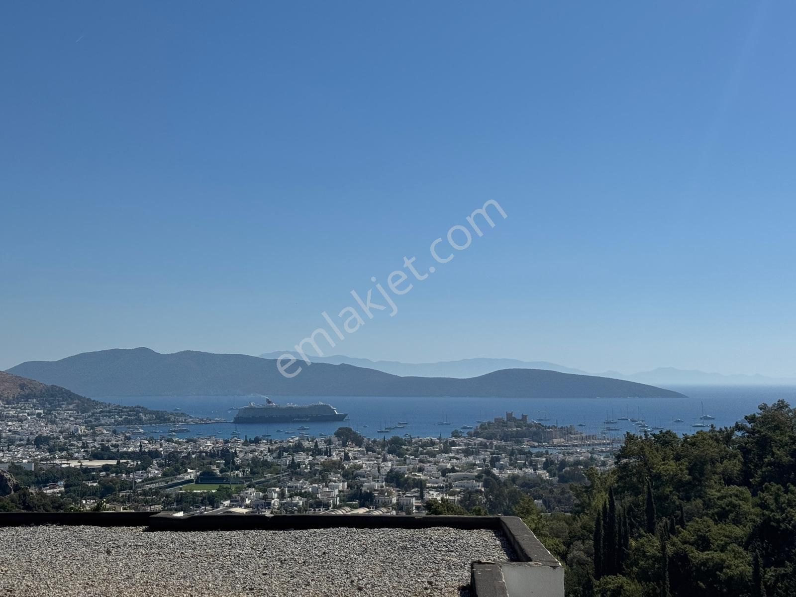 Agr Group'tan Kale Ve Deniz Manzaralı 2+1 Bahçe Katı Daire - Görsel 3