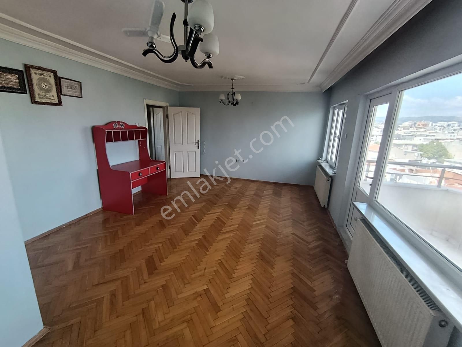 Fatih Sultan Mehmet Mah. Güzel Konumda 4 Balkonlu Satılık Daire