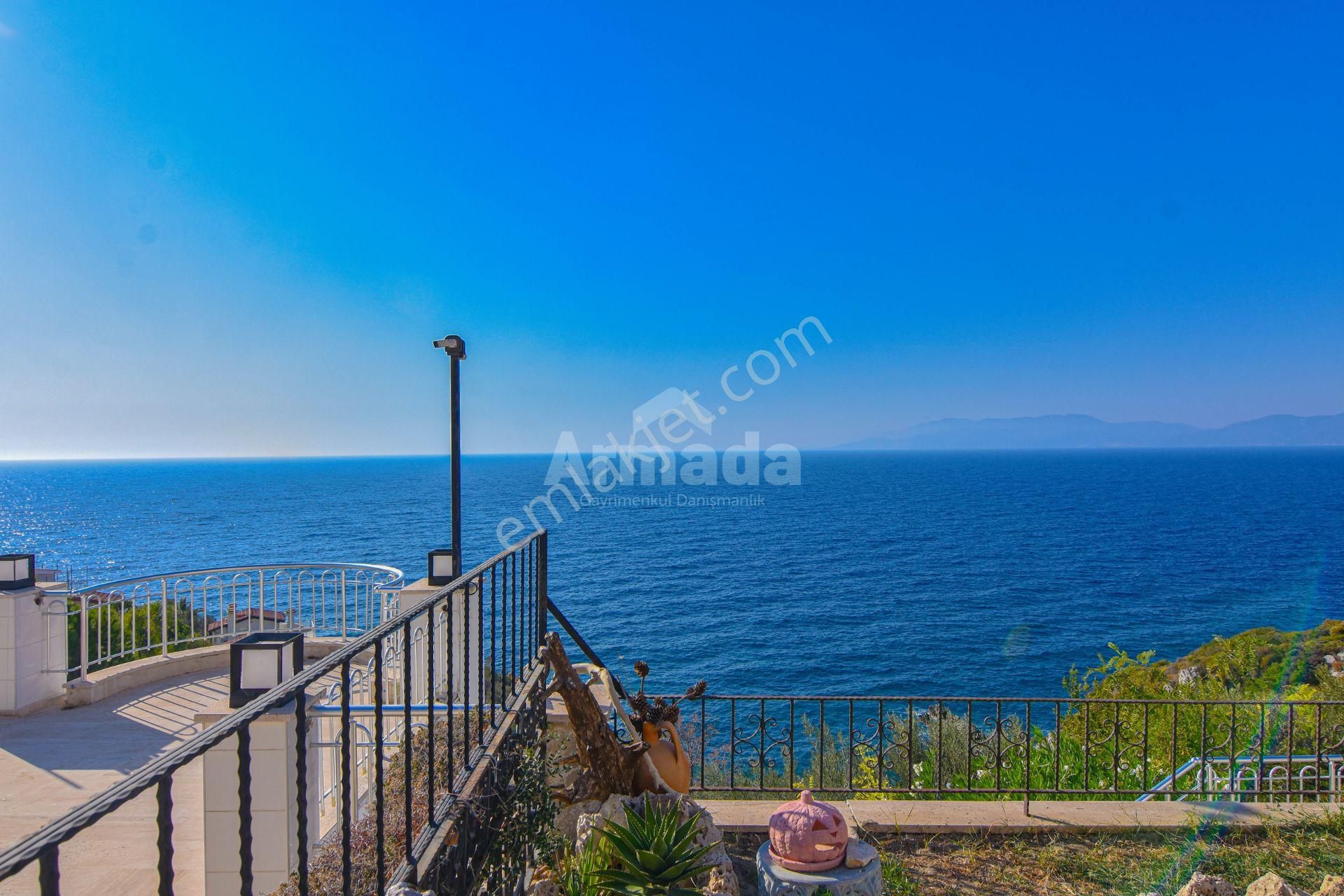 Kuşadası Öz Dostlar Sitesi'nde Denize Sıfır Eşyalı Villa - Görsel 30