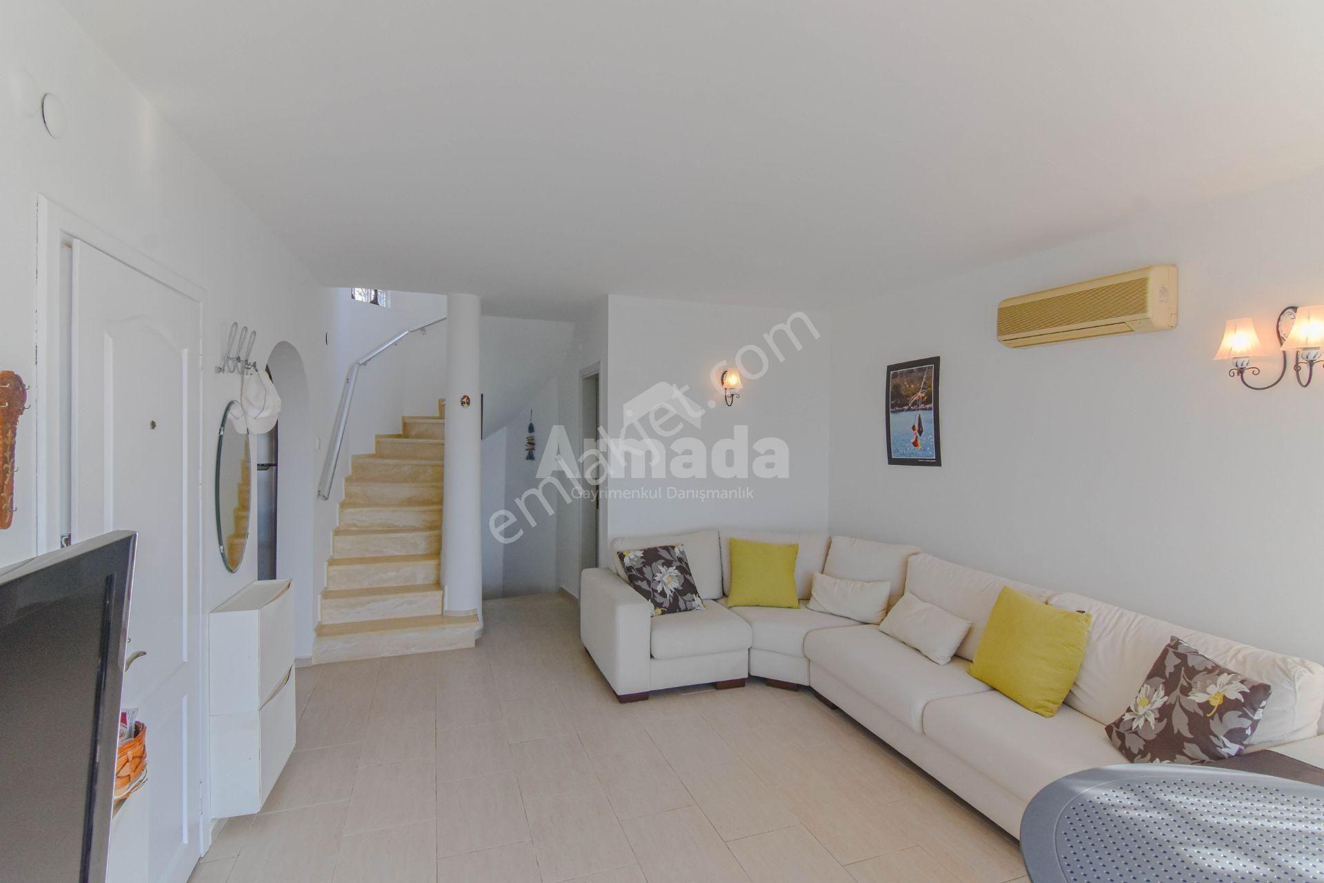 Kuşadası Öz Dostlar Sitesi'nde Denize Sıfır Eşyalı Villa - Görsel 3