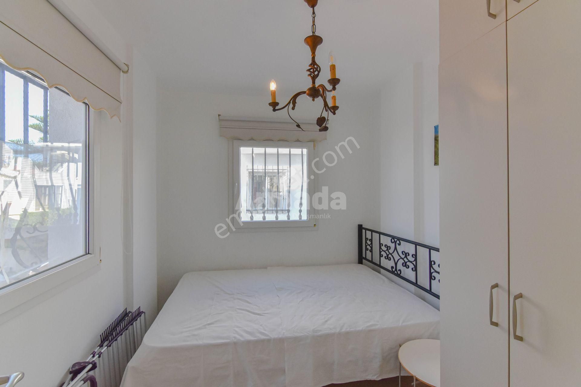 Kuşadası Öz Dostlar Sitesi'nde Denize Sıfır Eşyalı Villa - Görsel 11