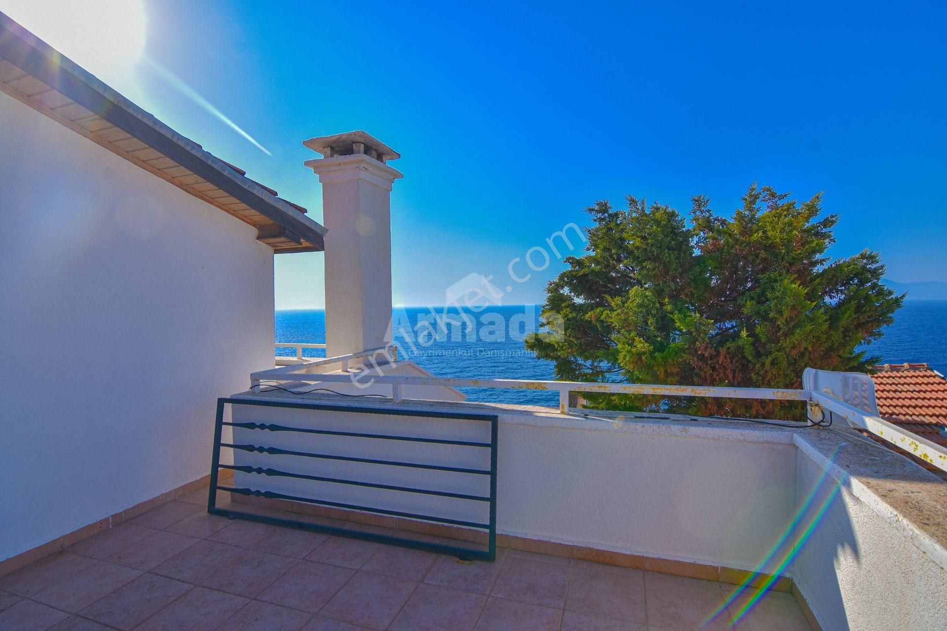 Kuşadası Öz Dostlar Sitesi'nde Denize Sıfır Eşyalı Villa - Görsel 23