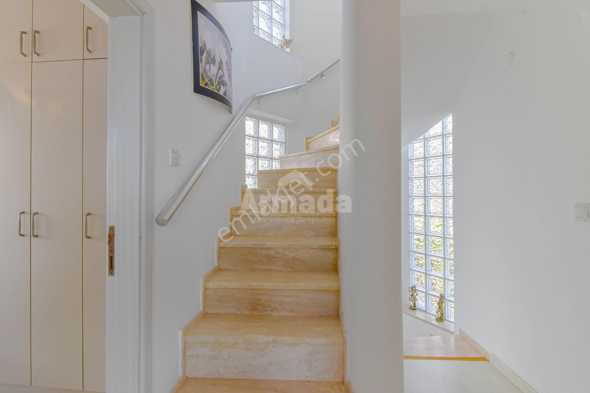 Kuşadası Öz Dostlar Sitesi'nde Denize Sıfır Eşyalı Villa - Görsel 13