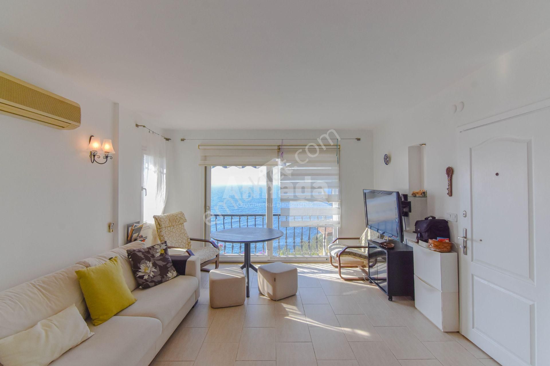 Kuşadası Öz Dostlar Sitesi'nde Denize Sıfır Eşyalı Villa - Görsel 6