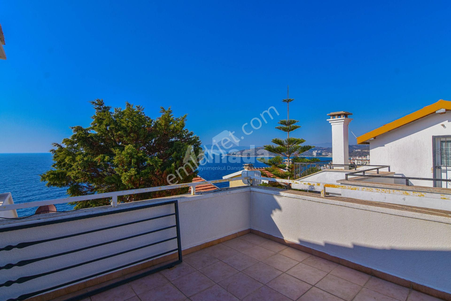 Kuşadası Öz Dostlar Sitesi'nde Denize Sıfır Eşyalı Villa - Görsel 24