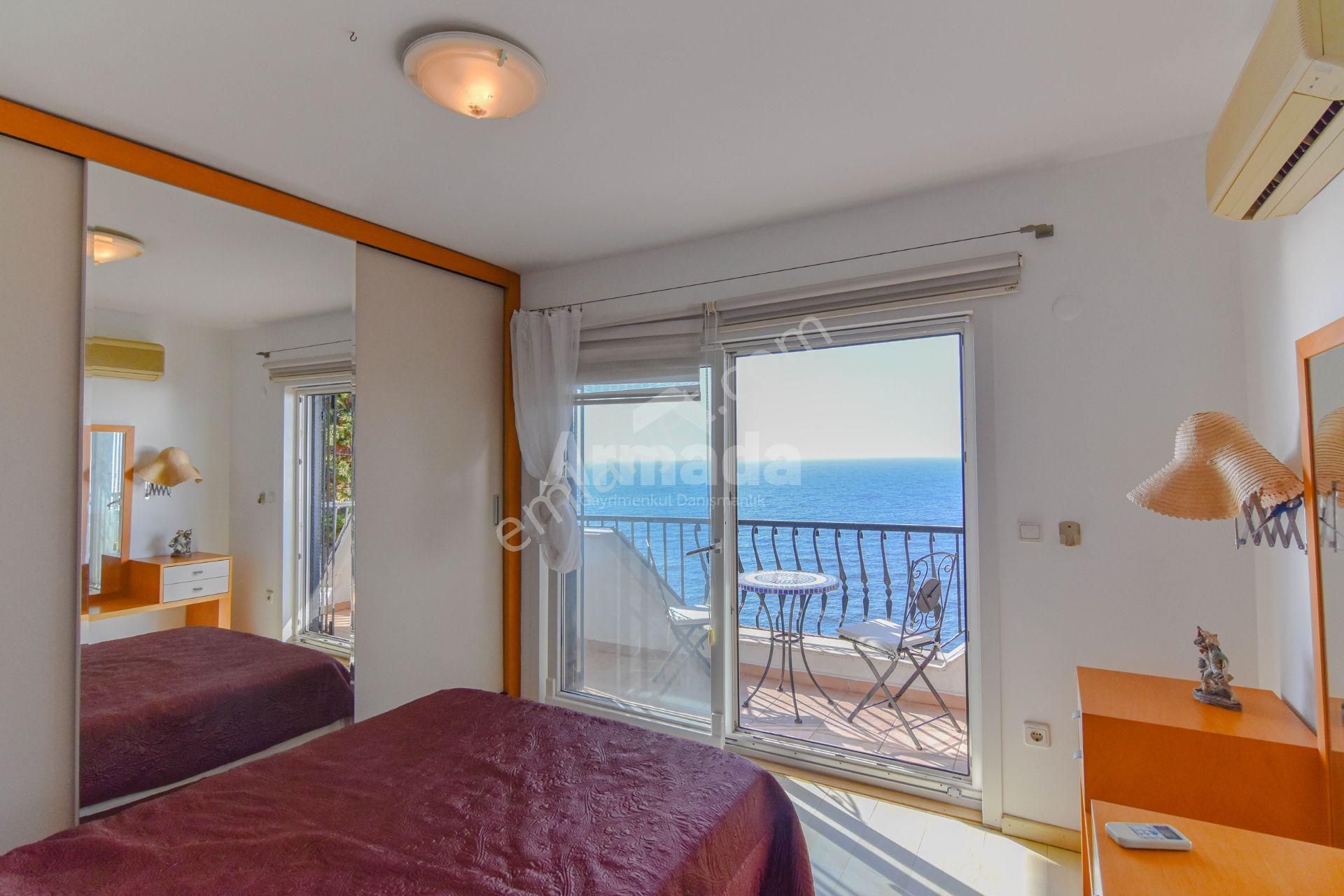 Kuşadası Öz Dostlar Sitesi'nde Denize Sıfır Eşyalı Villa - Görsel 14