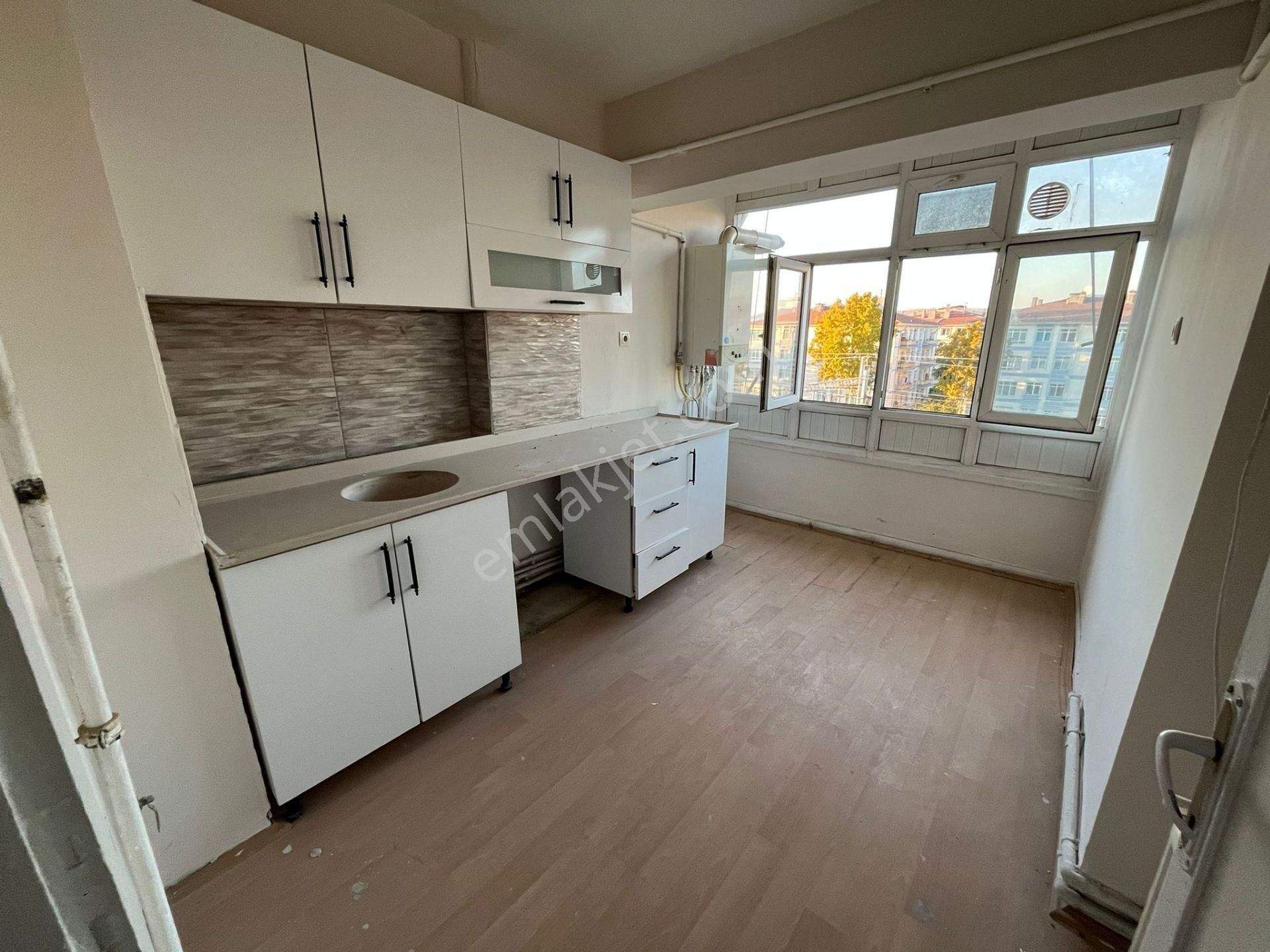 Mareşal Çakmak Mh De 3+1 Yapılı Katta Daire - Görsel 2