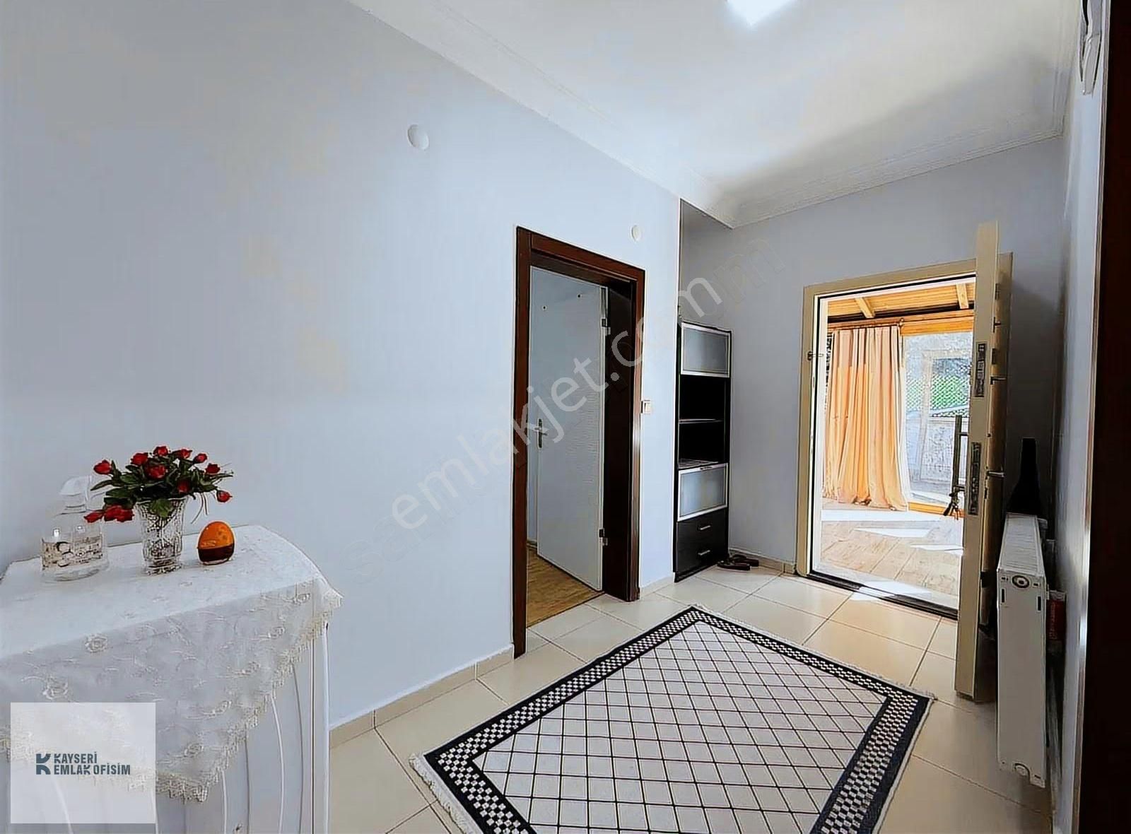 Emlak Ofisimden Altınoluk Mah. 100 M2 Butik 2+1 - Görsel 2