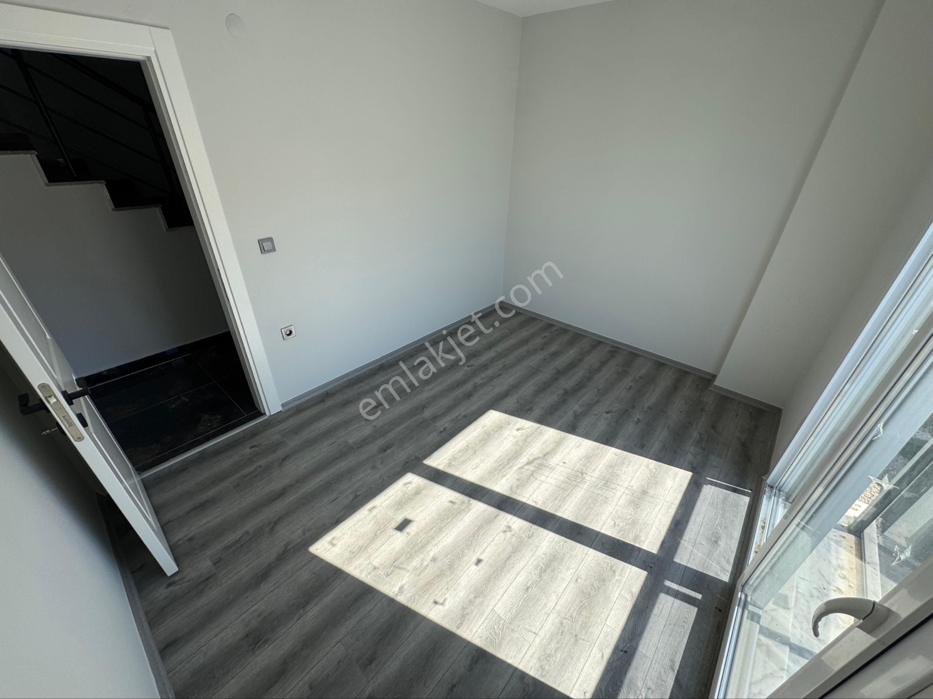 Altınoluk’ta Deniz Ve Kazdağları Manzaralı Bağımsız Girişli Satılık 3+1 Dubleks Daire - Görsel 14
