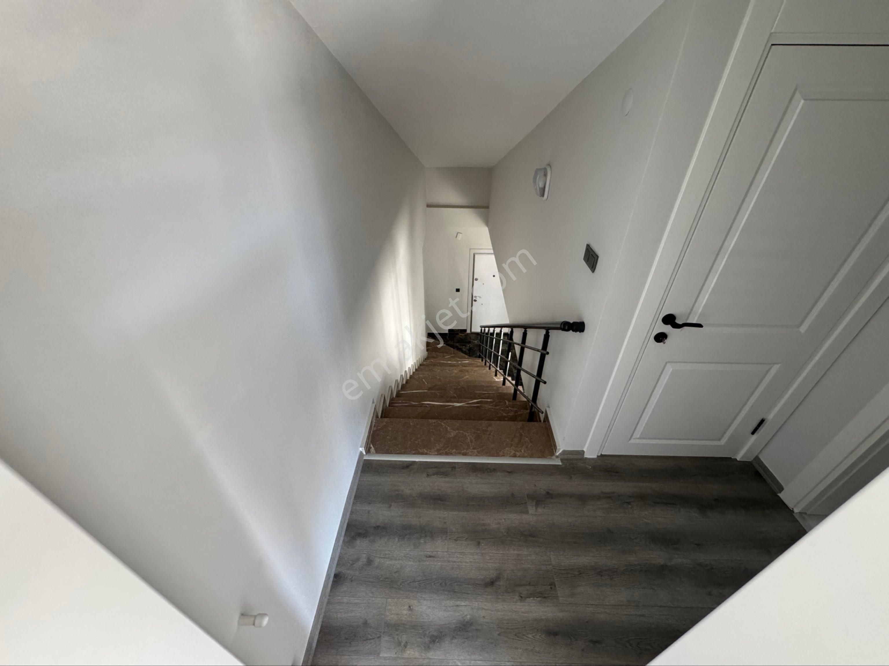 Altınoluk’ta Deniz Ve Kazdağları Manzaralı Bağımsız Girişli Satılık 3+1 Dubleks Daire - Görsel 17